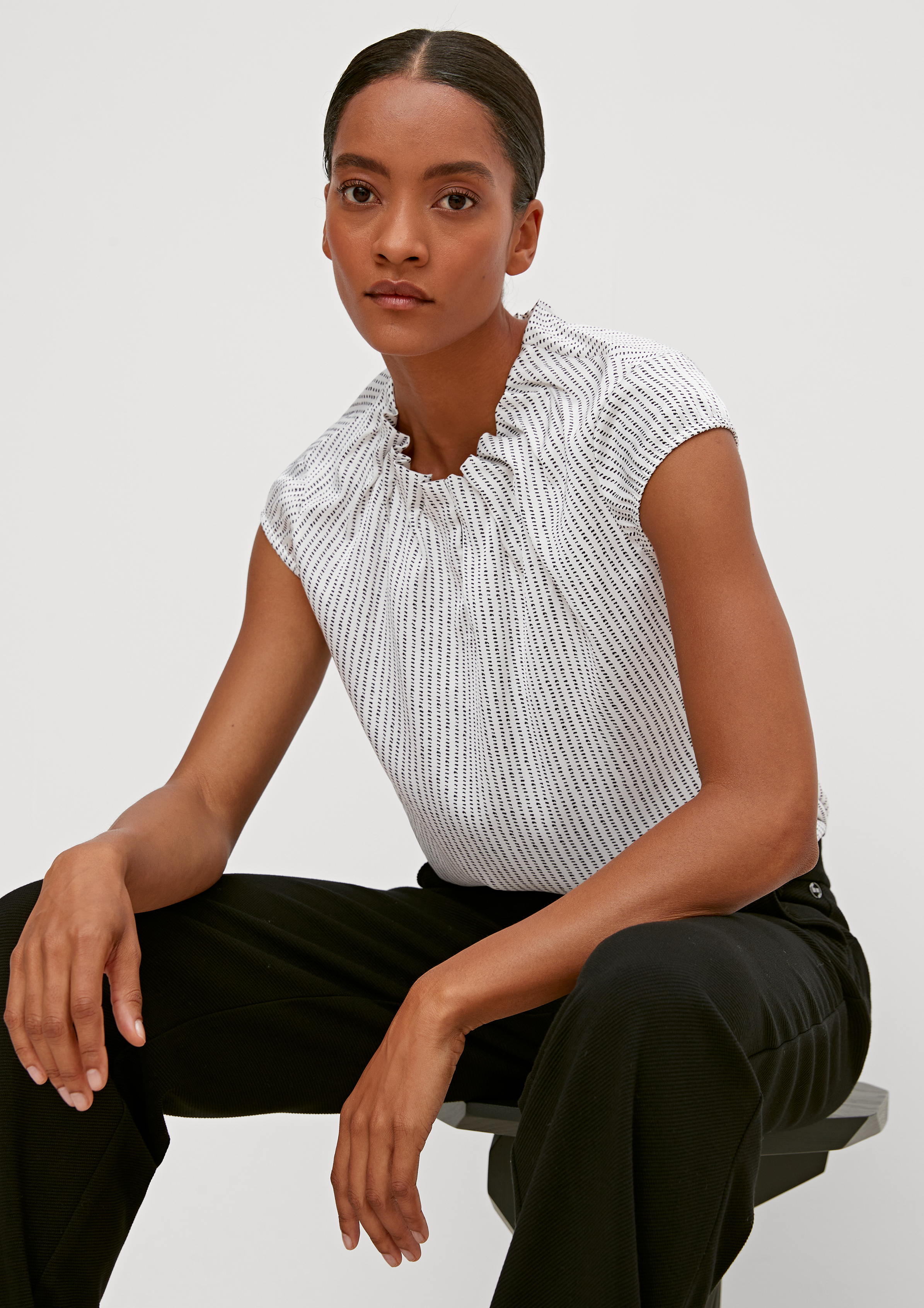 Satinbluse mit Raffung - weiß