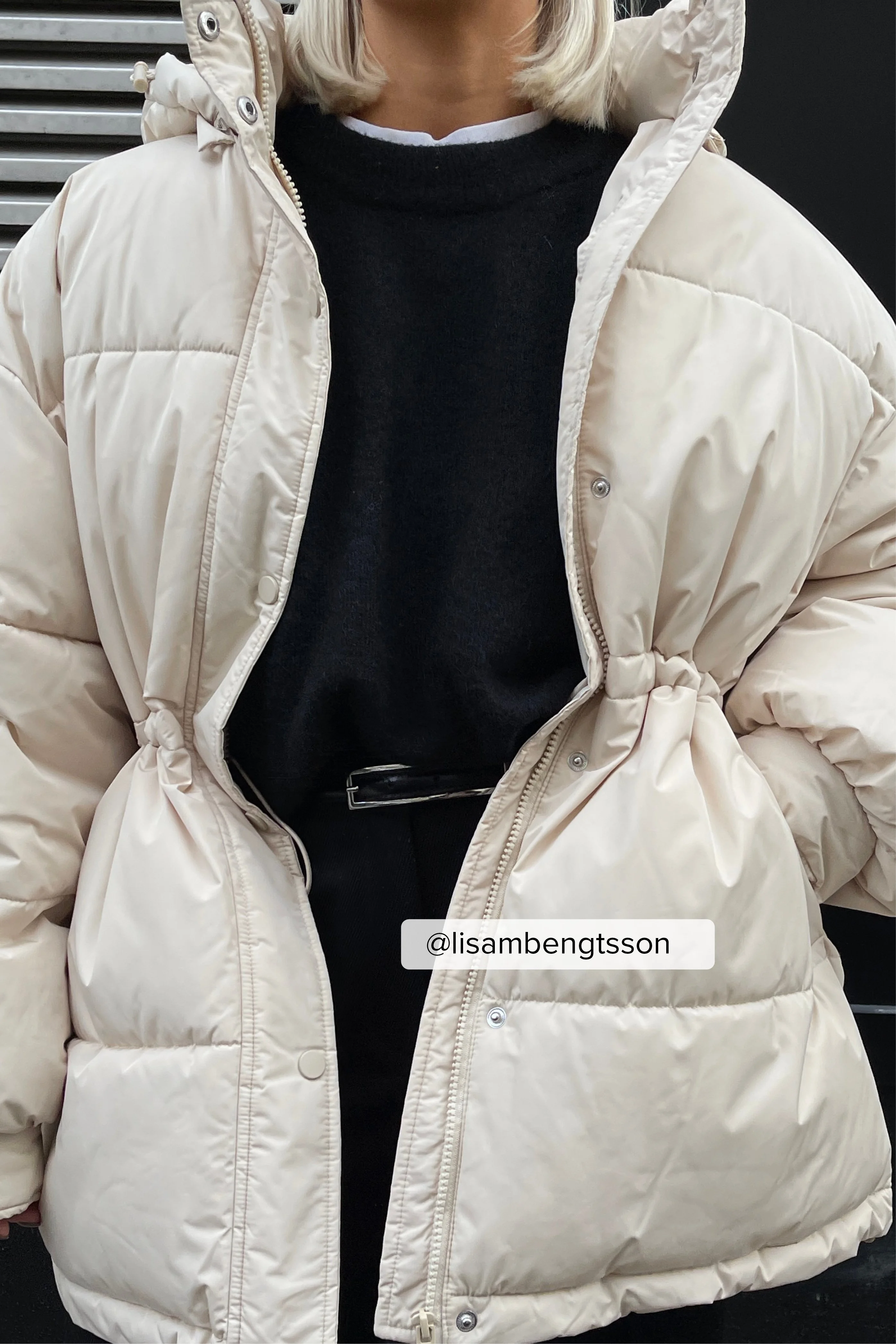Recycelte gefütterte Jacke mit Kordelzug an der Taille