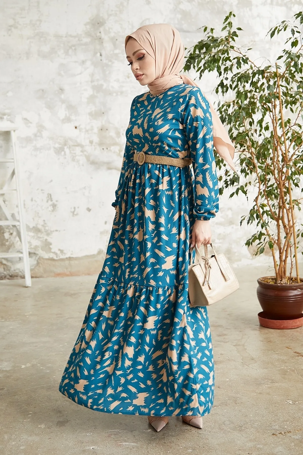 InStyle  Rena Kleid mit Strohgürtelmuster – Indigo