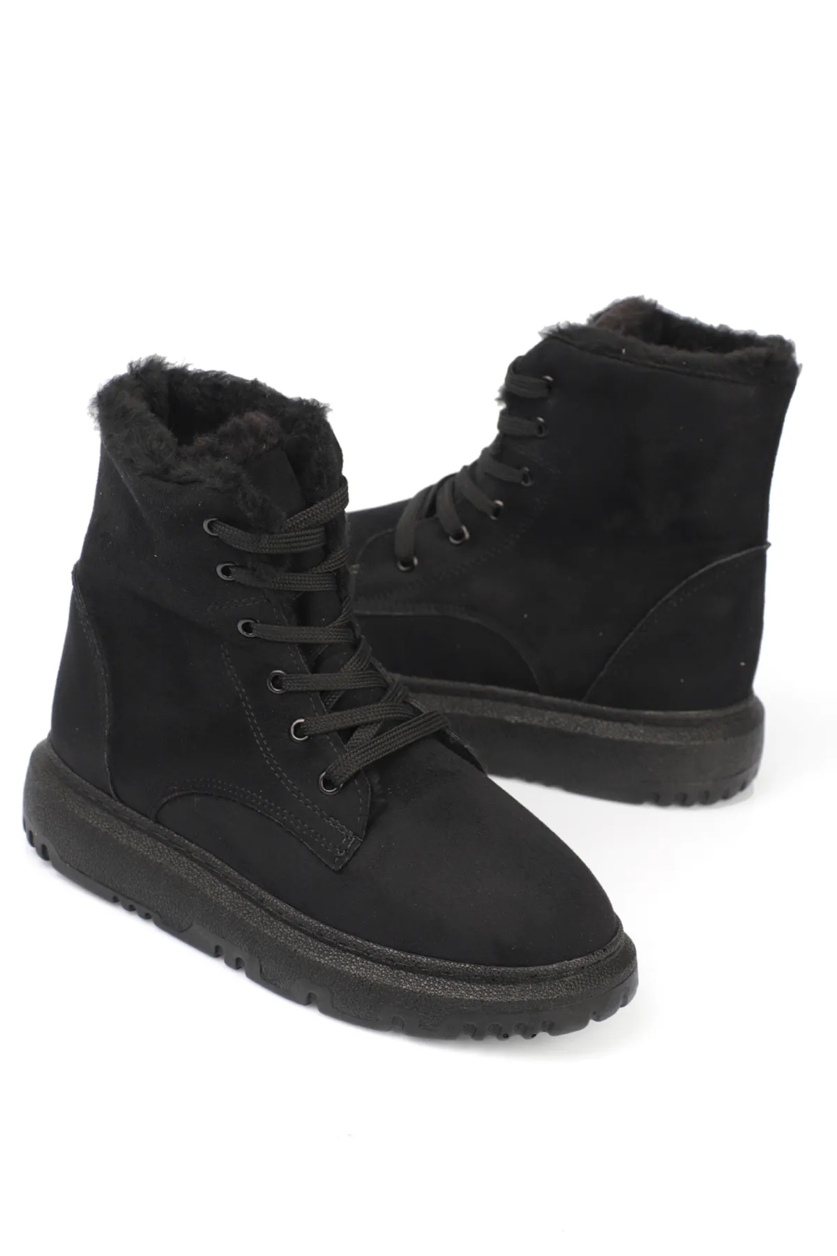 Capone Outfitters  Damenstiefel aus Lammfell mit runder Zehenpartie
