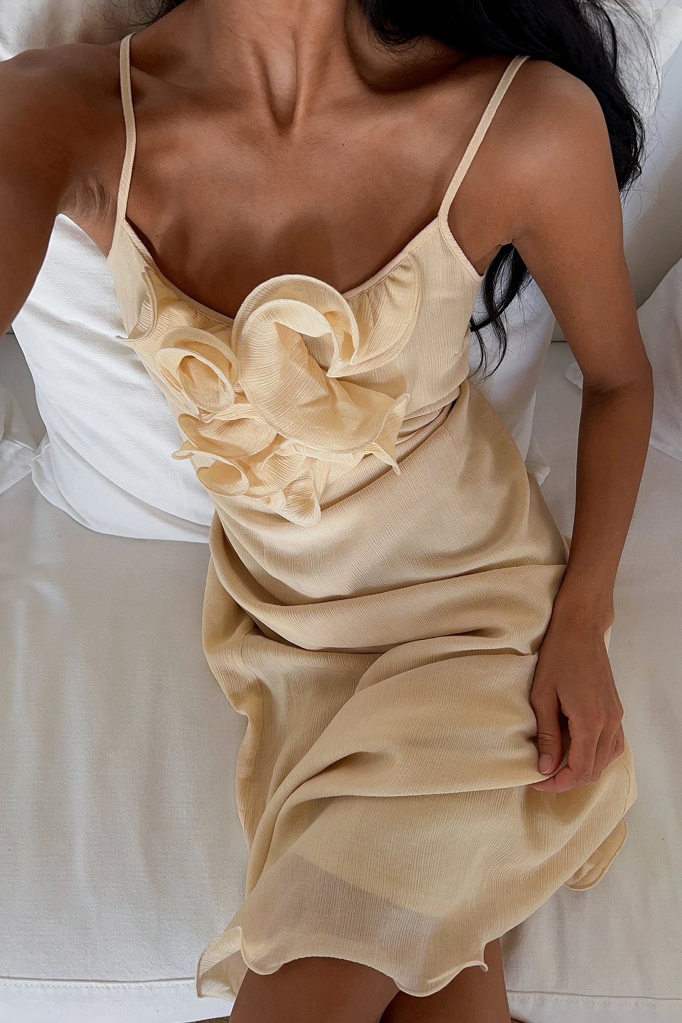 Gerafftes Midikleid aus Krepp