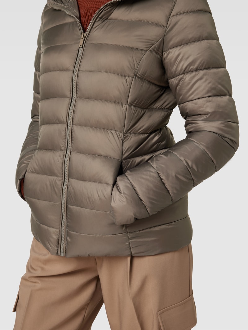 Steppjacke mit Kapuze in olivgrün