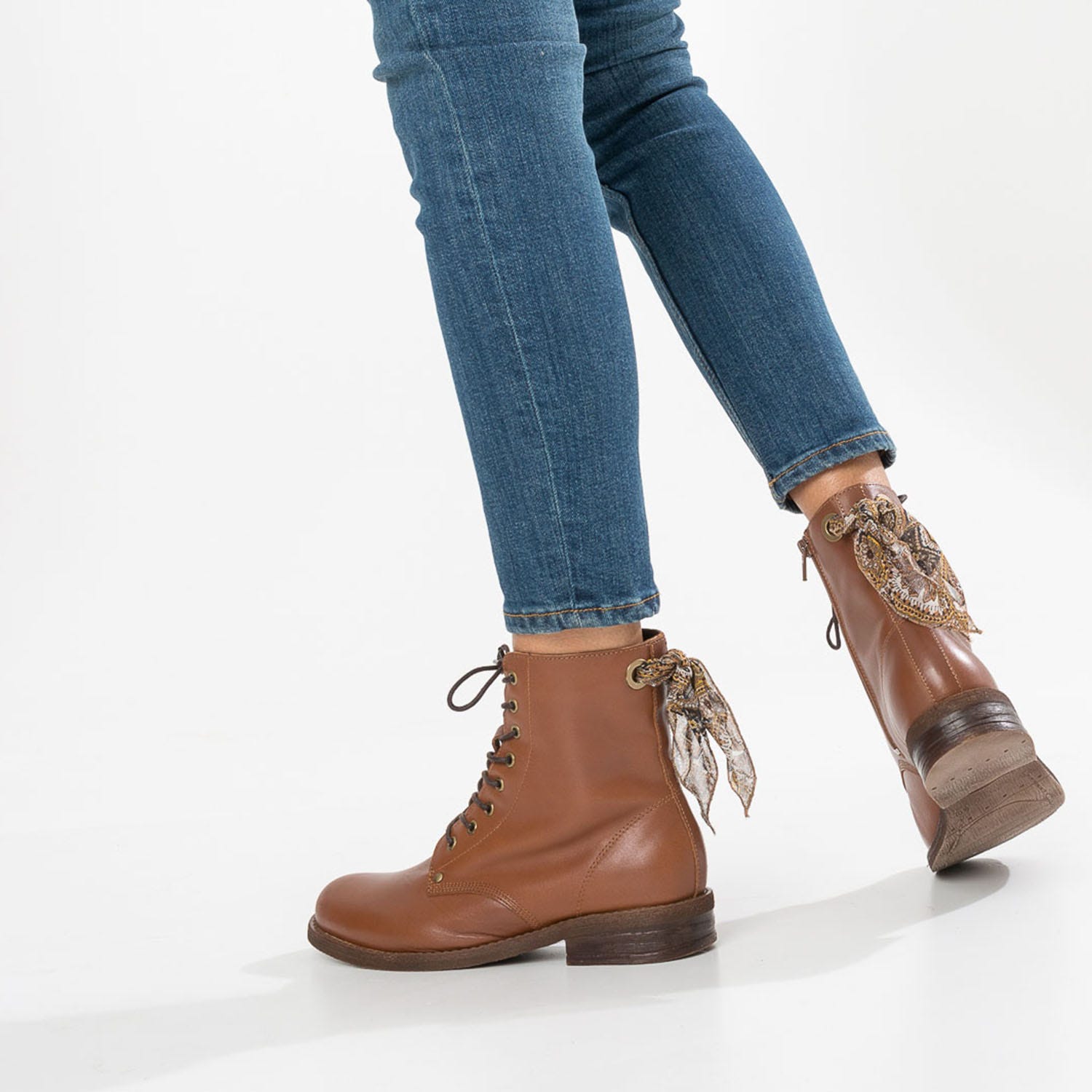 Bottine TEXTO camel en cuir à nœud imprimé