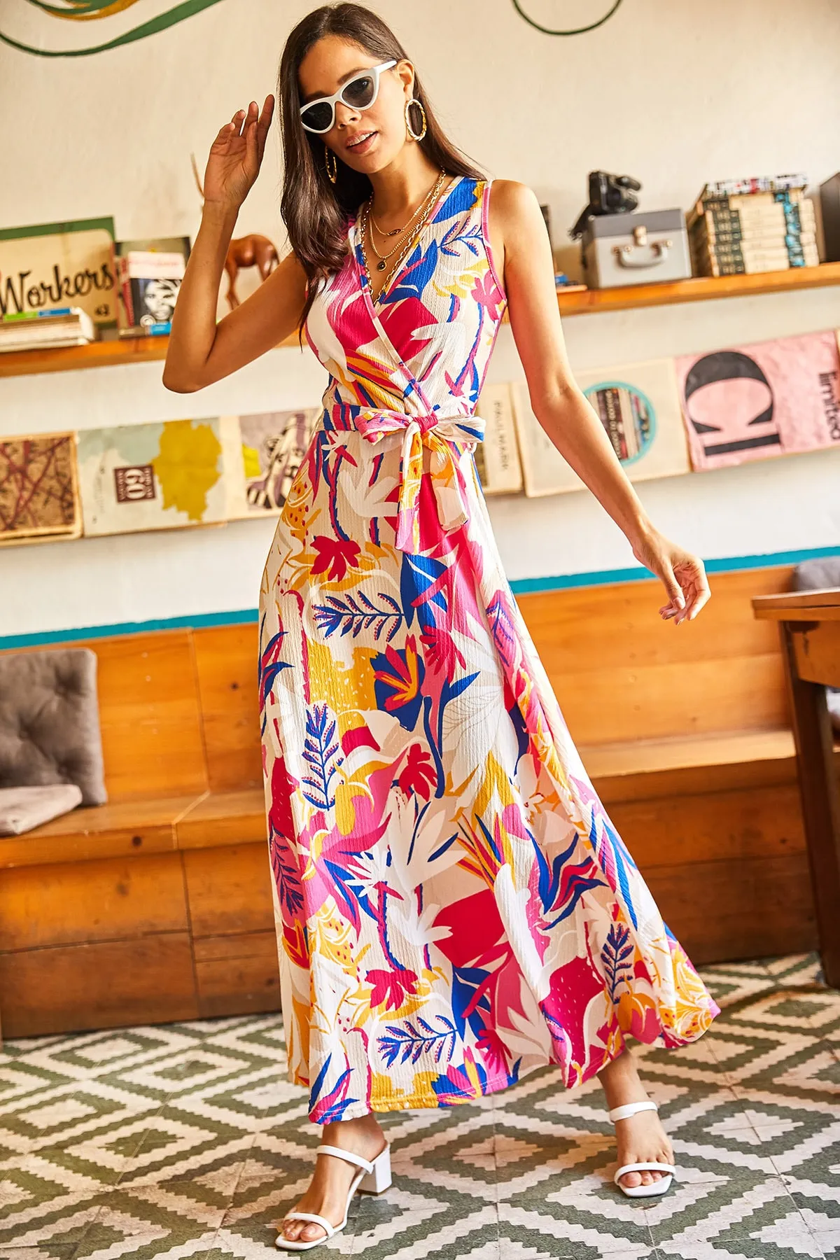 Olalook  Fuchsiafarbenes, florales, zweireihiges Maxi-Strickkleid mit Gürtel und Struktur ELB-19001745