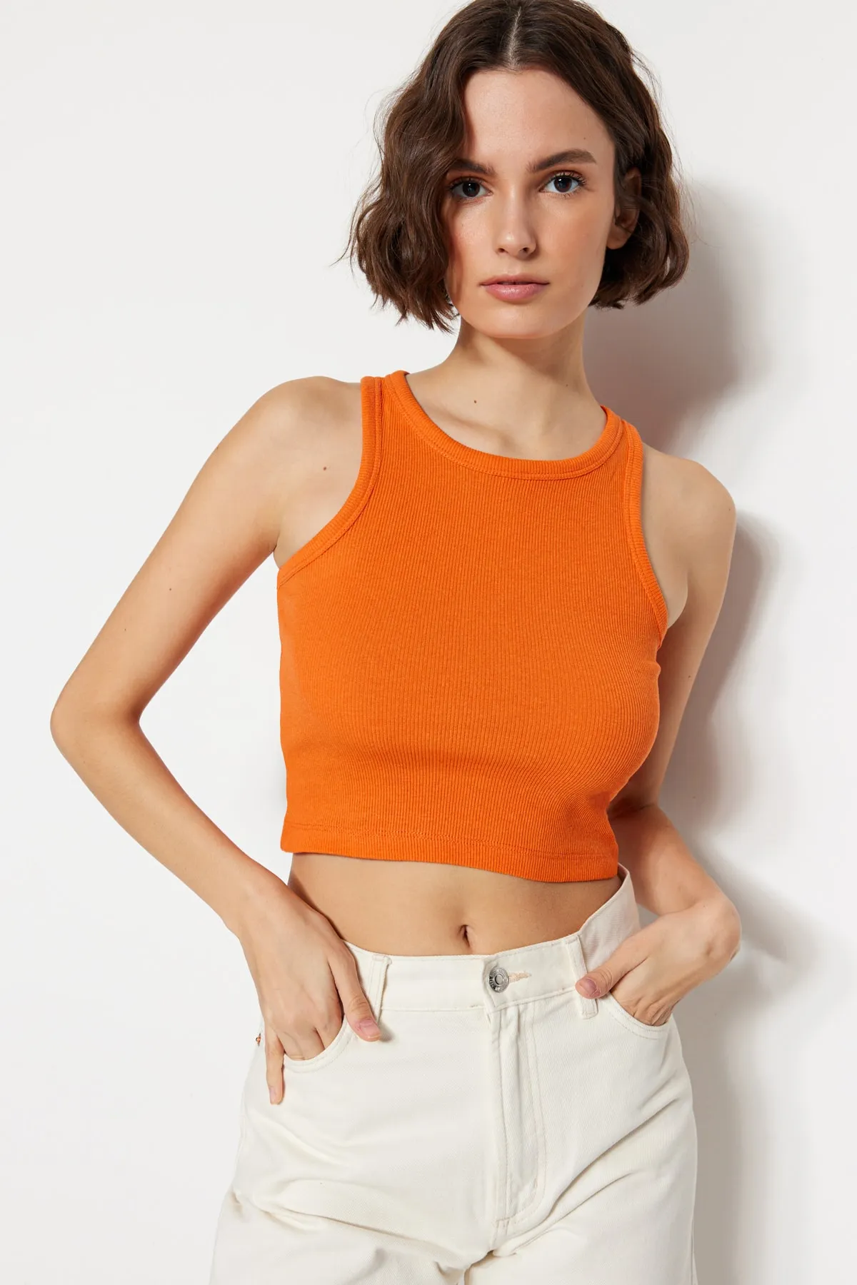 Trendyol Collection  Braun-orangefarbenes 2er-Pack tailliertes/tailliertes Crop-Tanktop aus Cord-Stretch-Strick TWOSS21AL0058