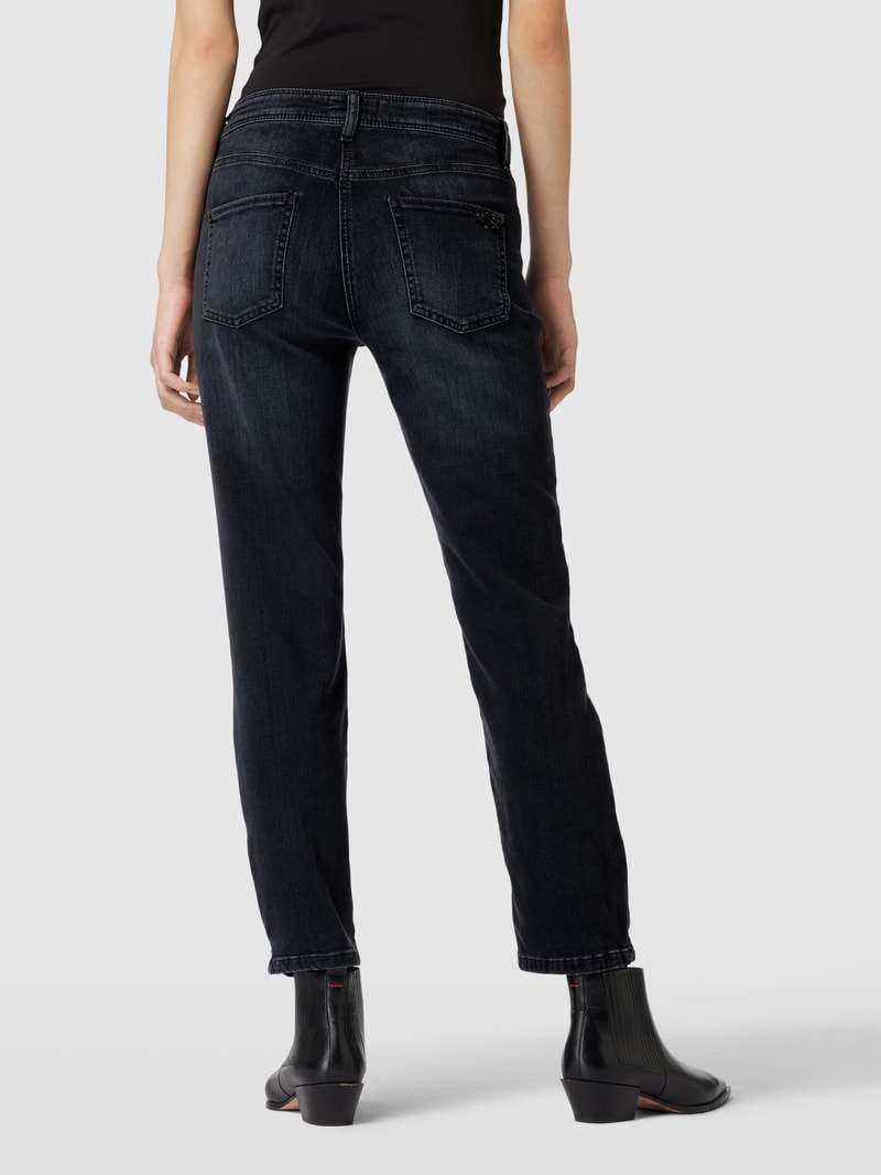 Jeans in verkürzter Passform in schwarz