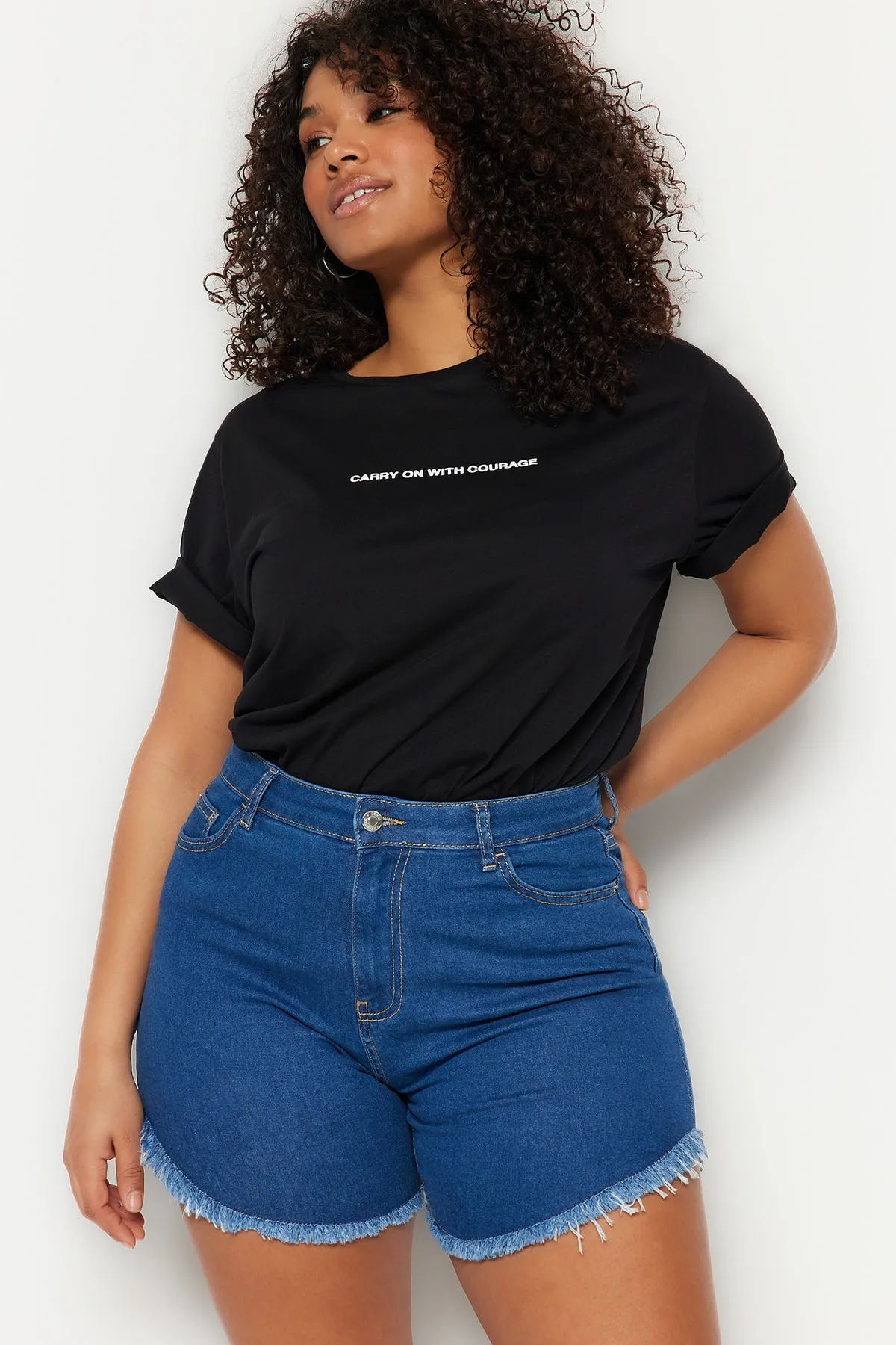 Trendyol Curve  Dunkelblaue, flexible Skinny-Jeansshorts mit Quasten und Bermudas TBSSS23CJ00016