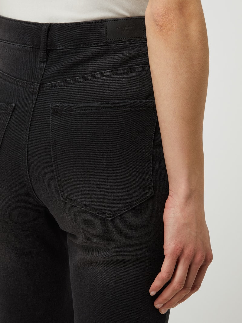 Jeansshorts mit Stretch-Anteil Modell 'Loa' in schwarz