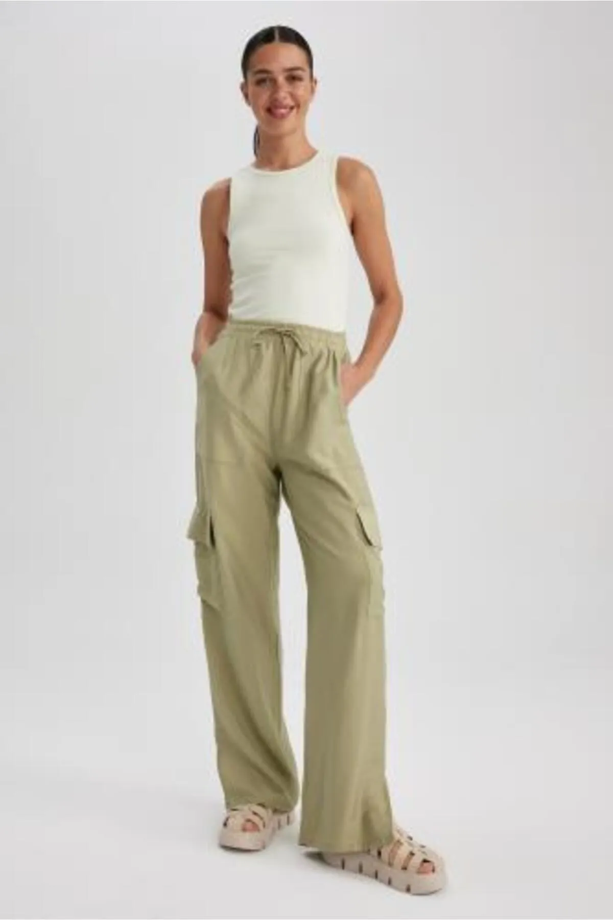 DeFacto  Weite Beintasche, hohe Taille, weites Bein, lange Hose A9212ax23sm