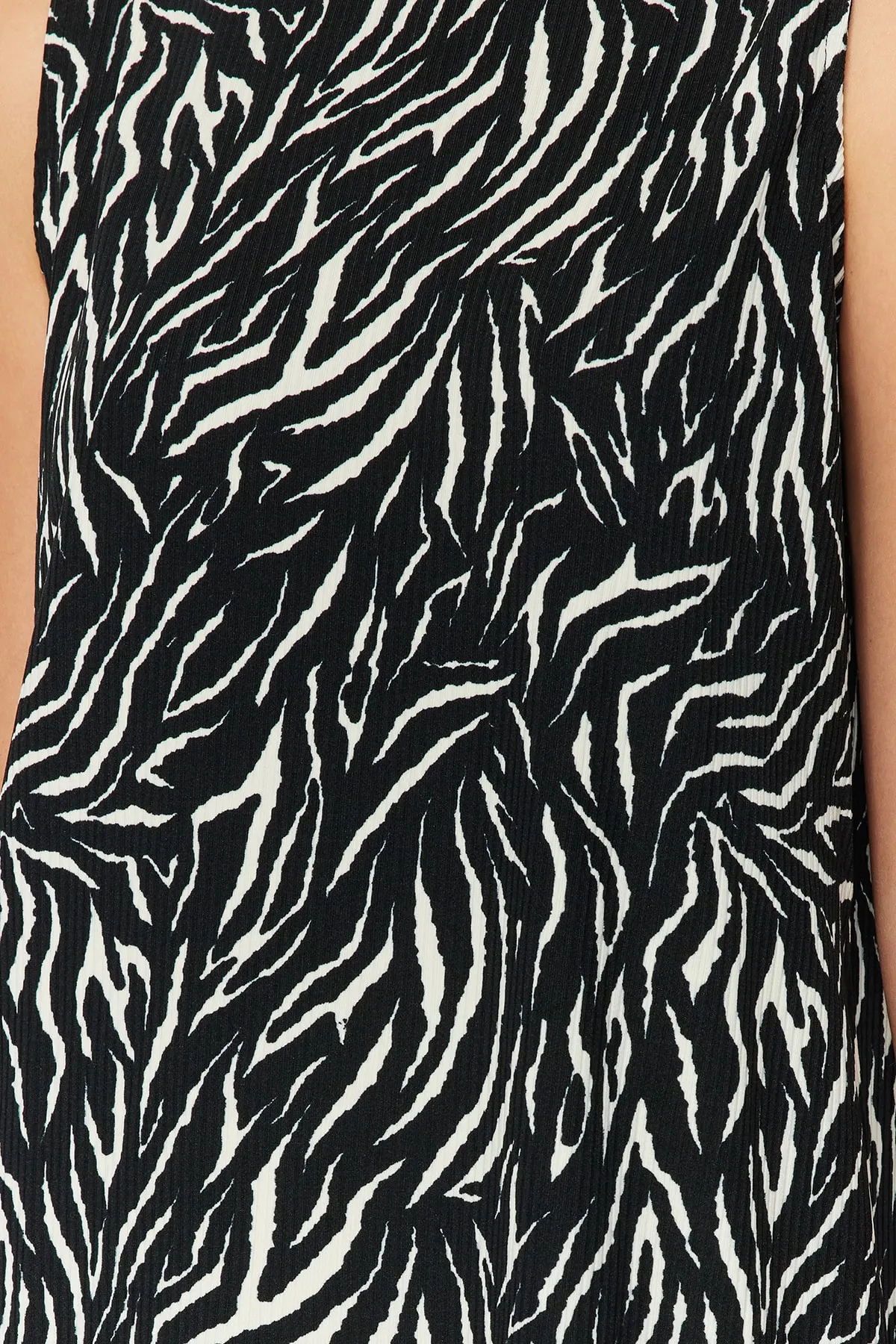 Trendyol Collection  Schwarzes Strickkleid mit Zebramuster TWOSS22EL0794