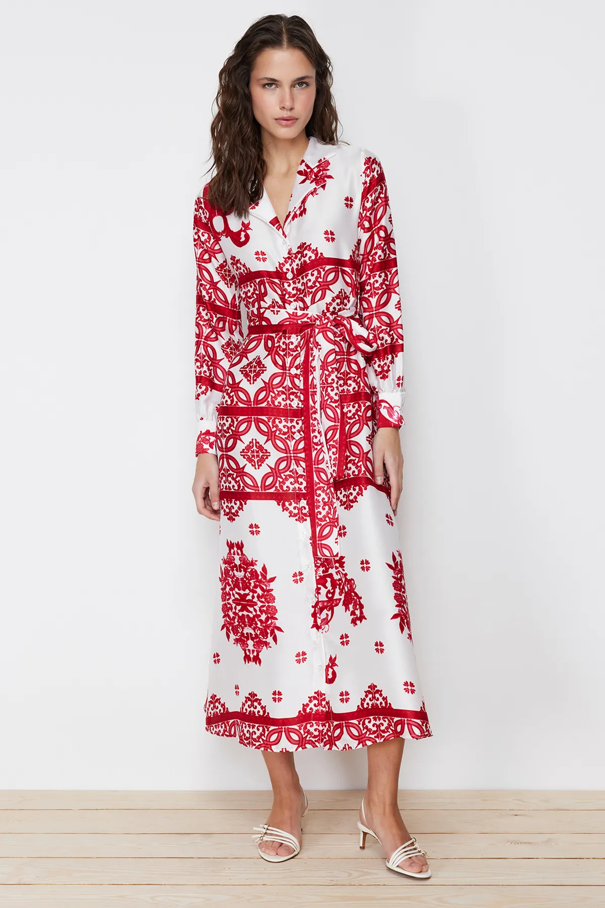 Trendyol Modest  Gemustertes Hemd-Abendkleid aus gewebtem Satin in Fuchsia TCTSS24EB00039