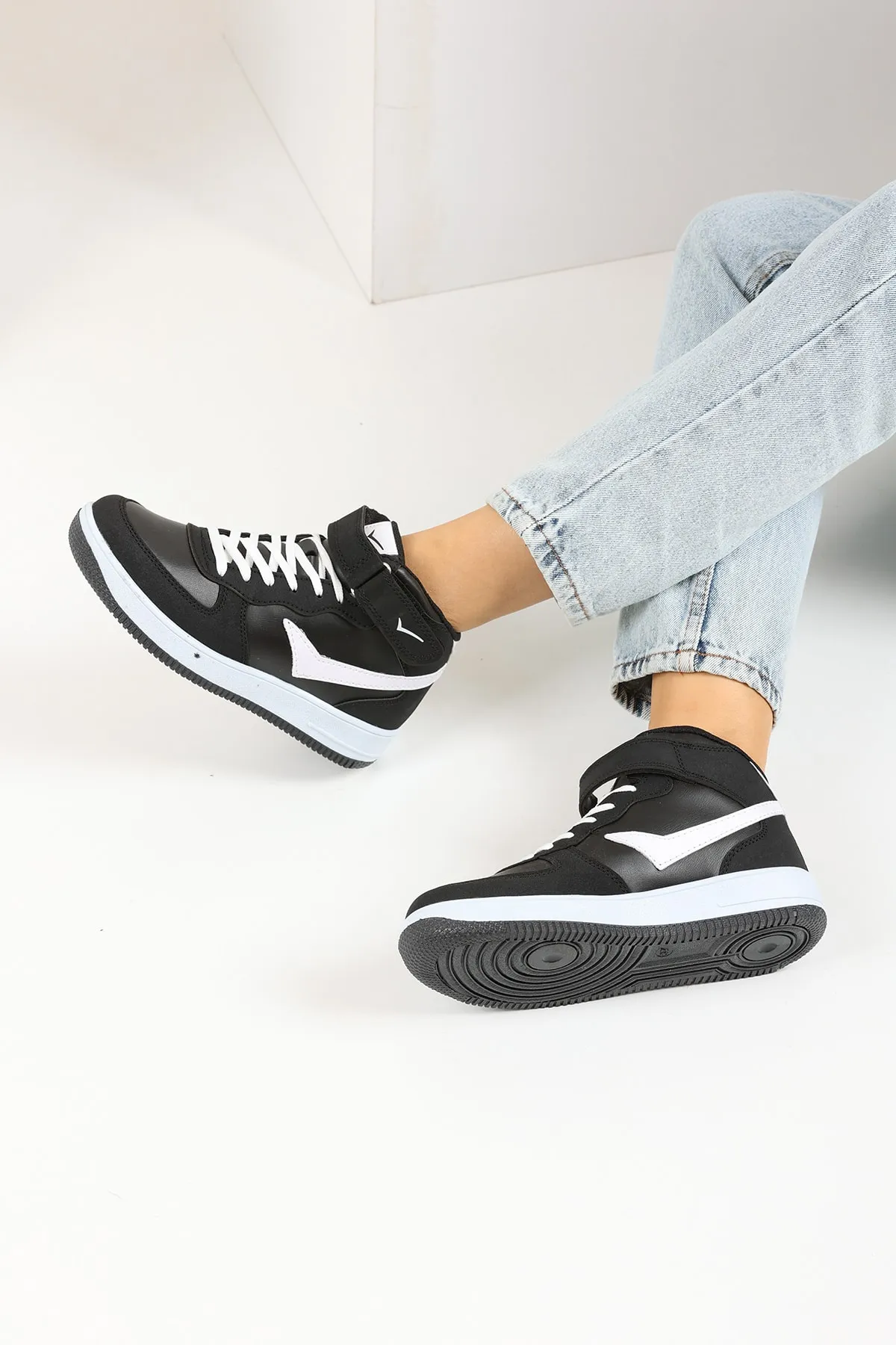 en7  Schwarz-weiße Unisex-Sportschuhe 2185