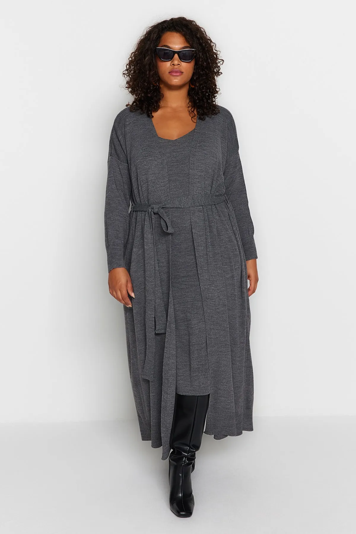 Trendyol Curve  Kamelfarbenes 2-teiliges Strick-Cardigan-Kleid