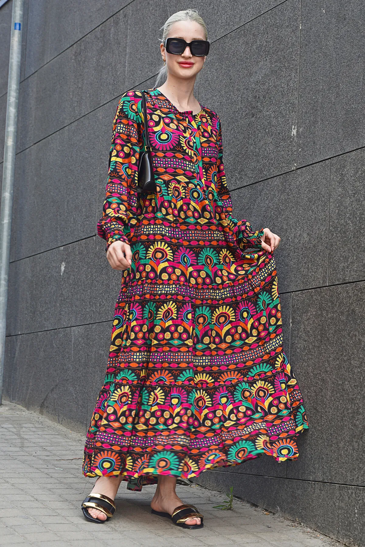 Madmext  Rotes gemustertes Kleid mit V-Ausschnitt und langen Ärmeln MG1875