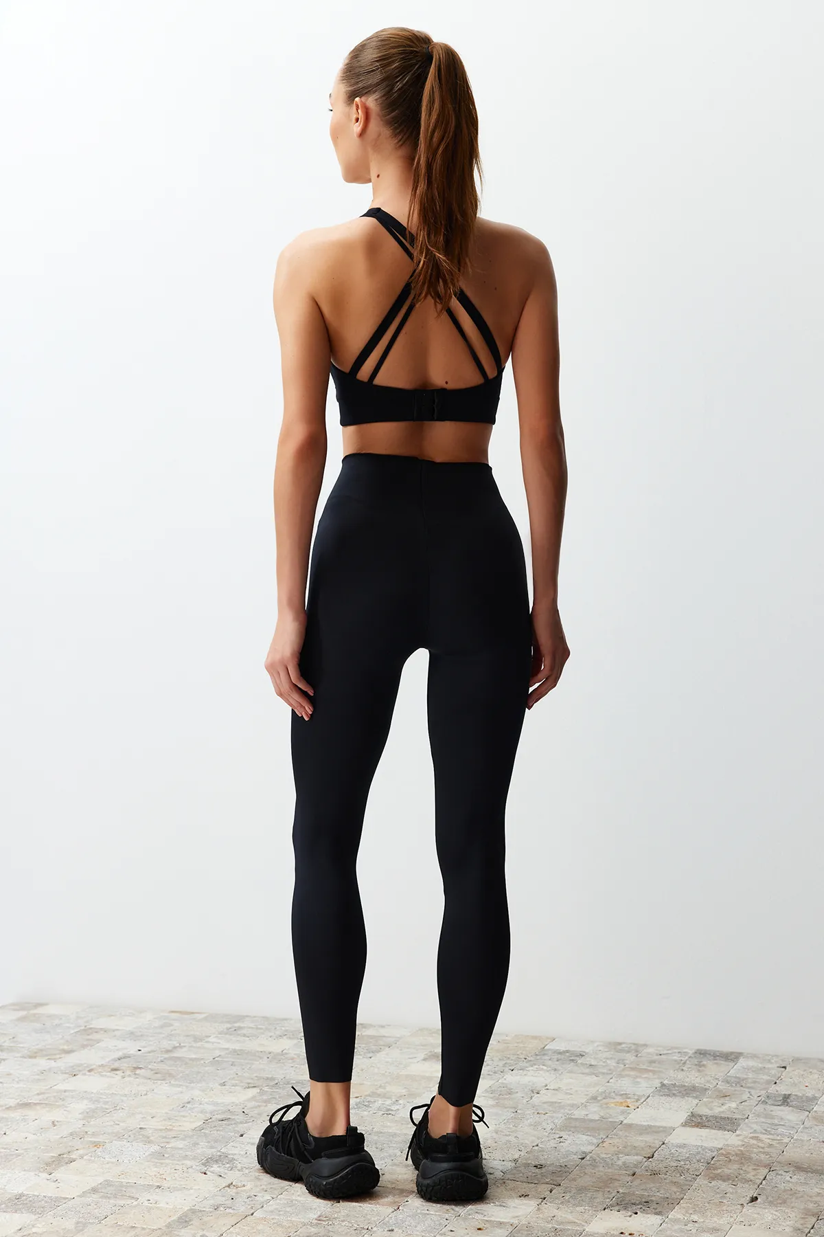 Trendyol Collection  Premium Schwarz 2Extra Abdominal Enhancing Push-Up-Strick-Sportleggings in voller Länge mit Schicht THMSS24TY00015
