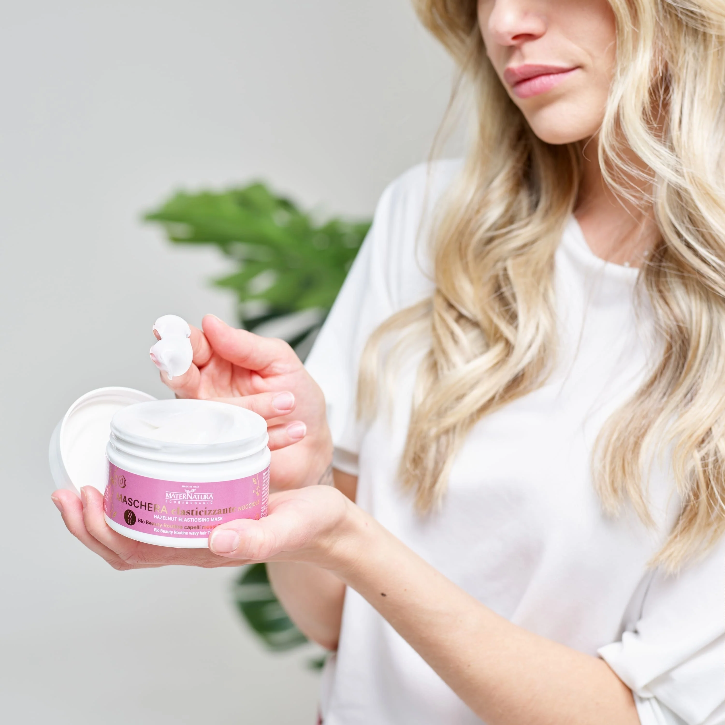 Balsamo Maschere e Olii Maschera Elasticizzante Capelli Mossi Nocciole - Maschera Ricci Definiti Capelli