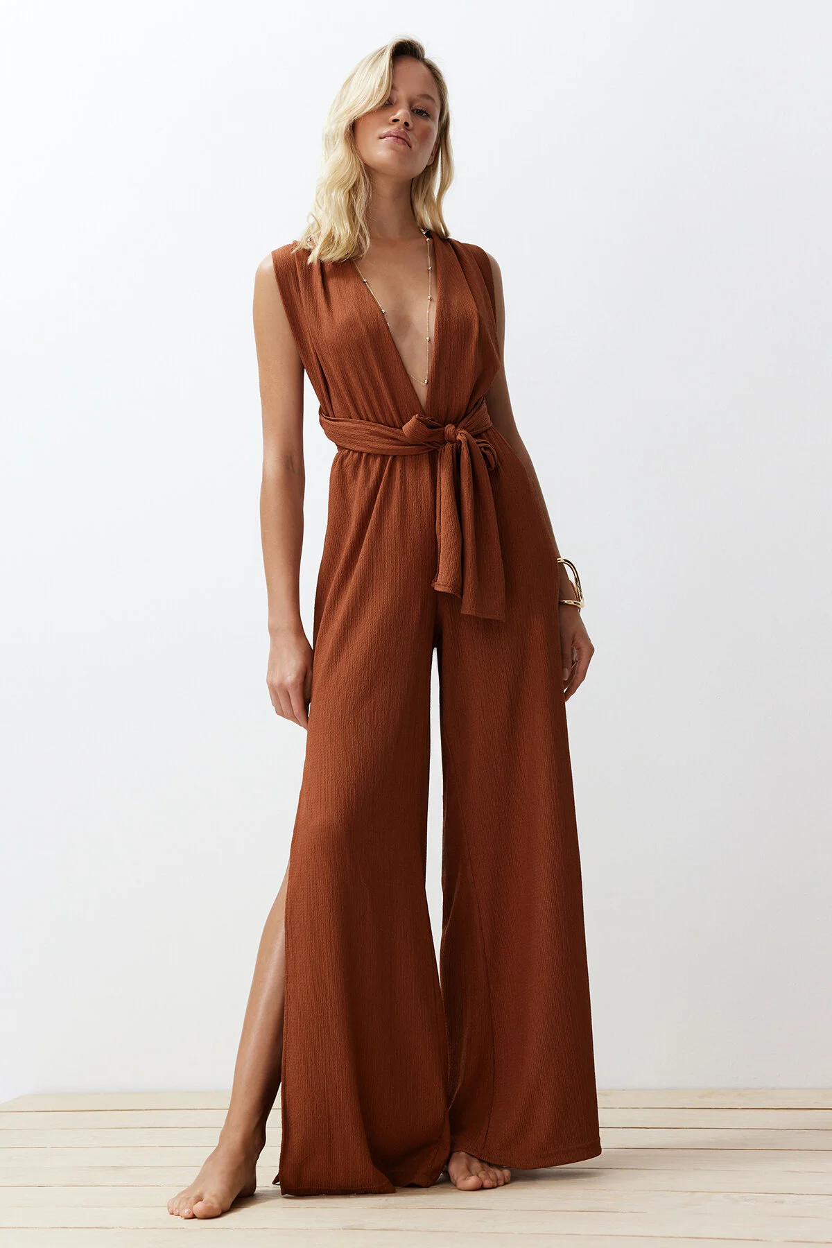 Trendyol Collection  Brauner, gewebter, gebundener Overall TBESS23TU00010
