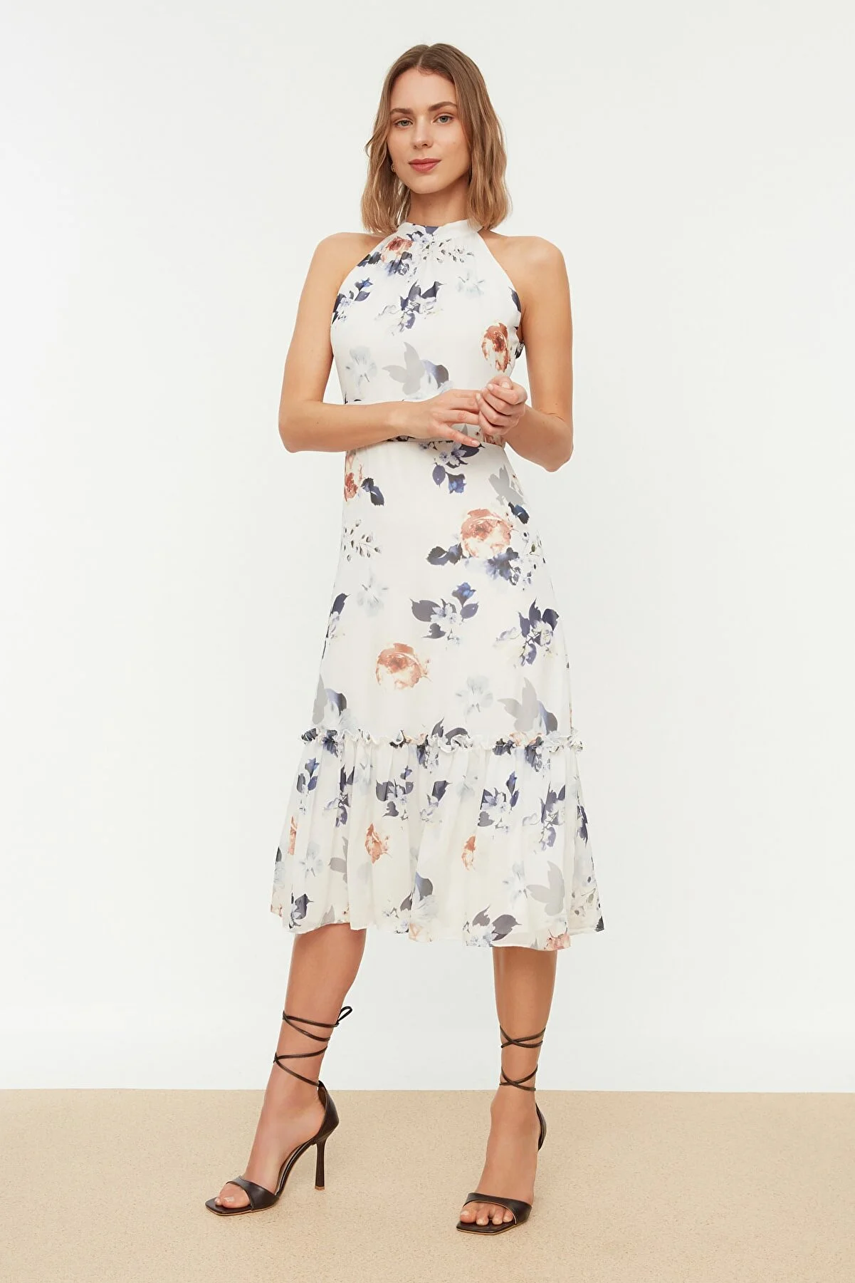 Trendyol Collection  Ecrufarbenes, gewebtes Midikleid mit Neckholder und Blumendruck TWOSS19LJ0200