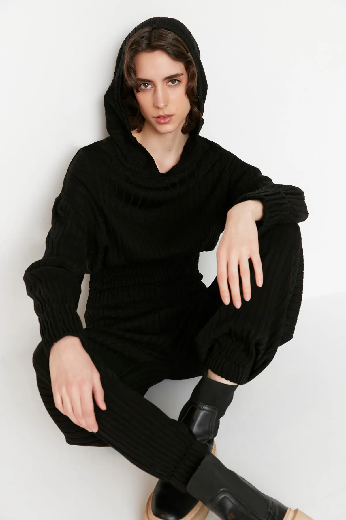 Trendyol Collection  Schwarzes Strickoberteil und -unterteil mit Kapuze TWOAW22AU0044