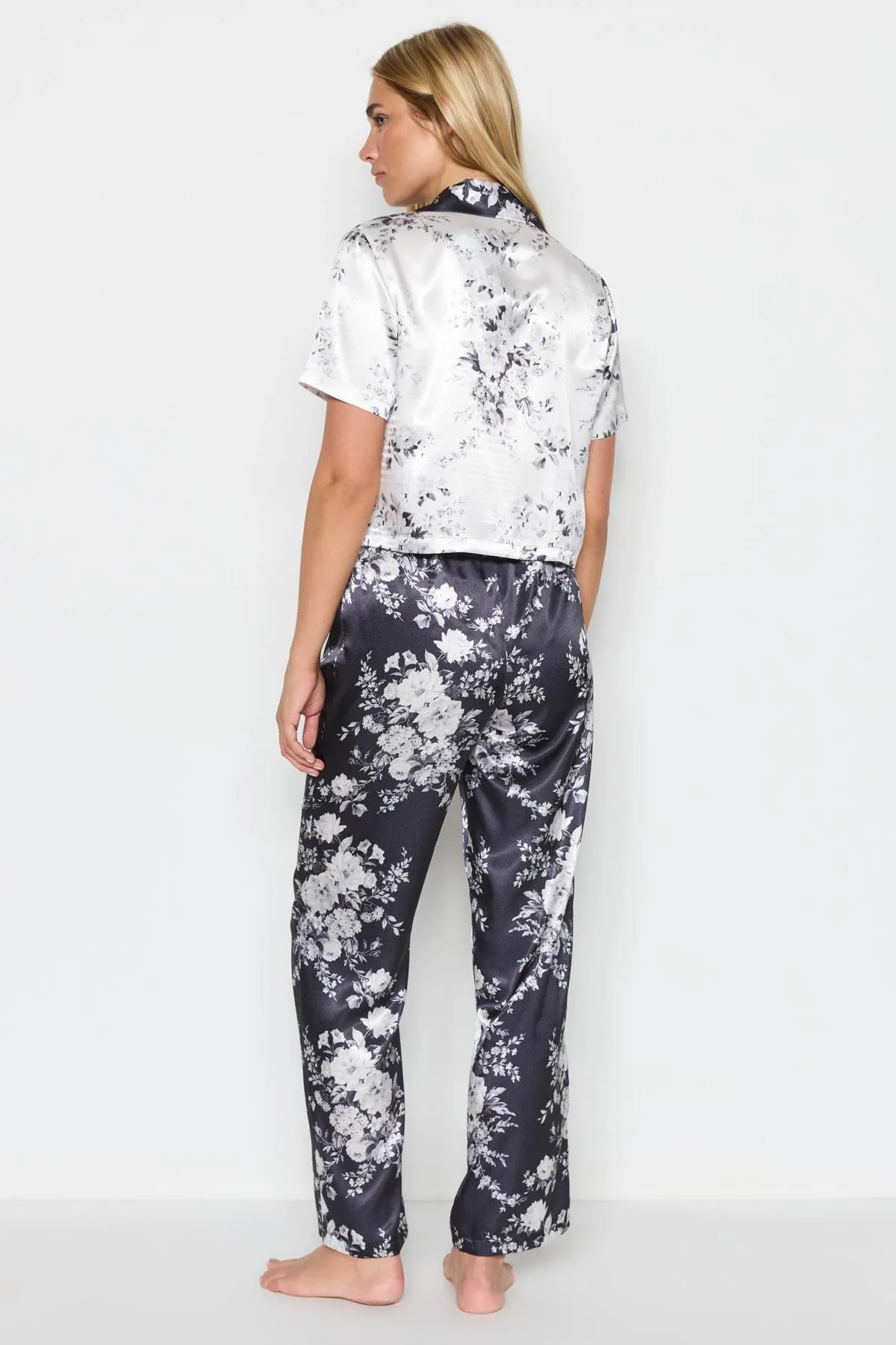 C&City  Damen-Pyjama-Set mit bauchfreiem Hemd und Hose aus Satin 9066 Weiß/Schwarz