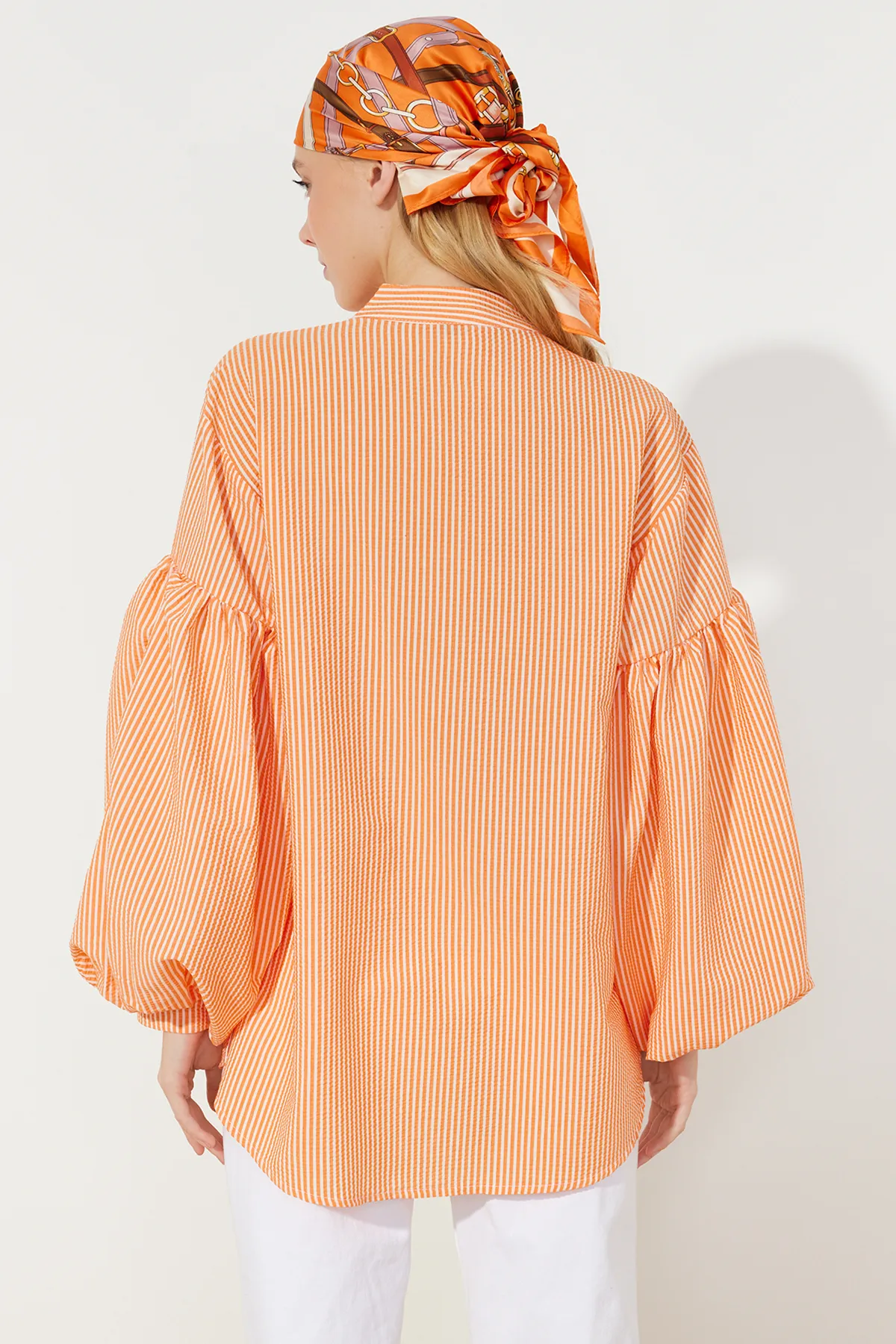 Trendyol Modest  Orangefarbene Seersucker-Webtunika mit Ballonärmeln TCTSS24UK00017