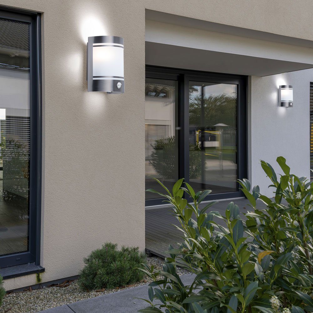 smartwares Außen-Wandleuchte, Leuchtmittel nicht inklusive, Außenleuchte Wand Edelstahl Wandleuchte mit Bewegungsmelder silber