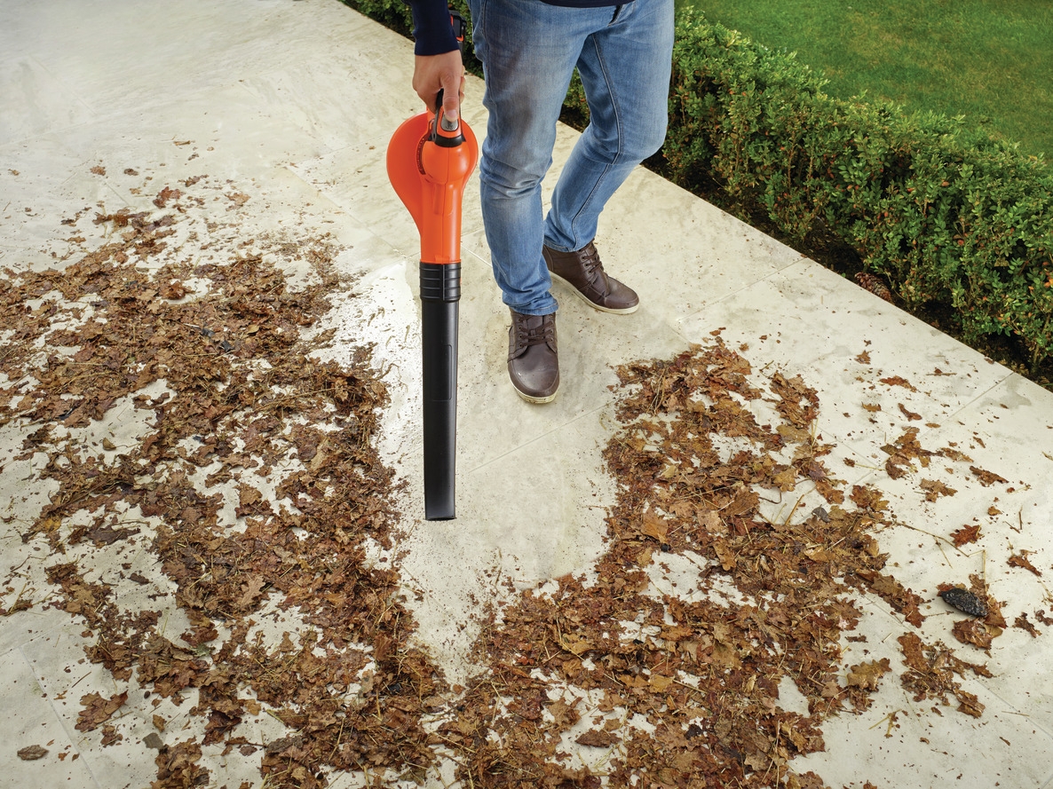 Akumulátorový fúkač lístia Black & Decker GWC1820PC-QW, 18 V, 2,0 Ah, lítium-iónová batéria
