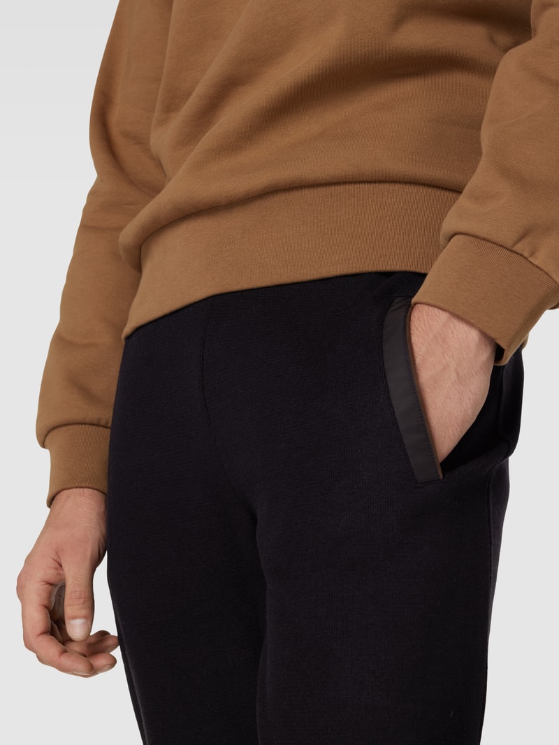 Sweatpants mit Gesäßtasche in schwarz