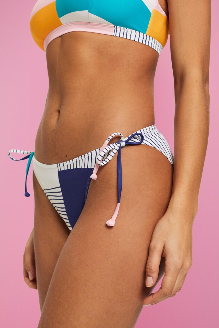Bikinihose mit Bindebändern und Mustermix