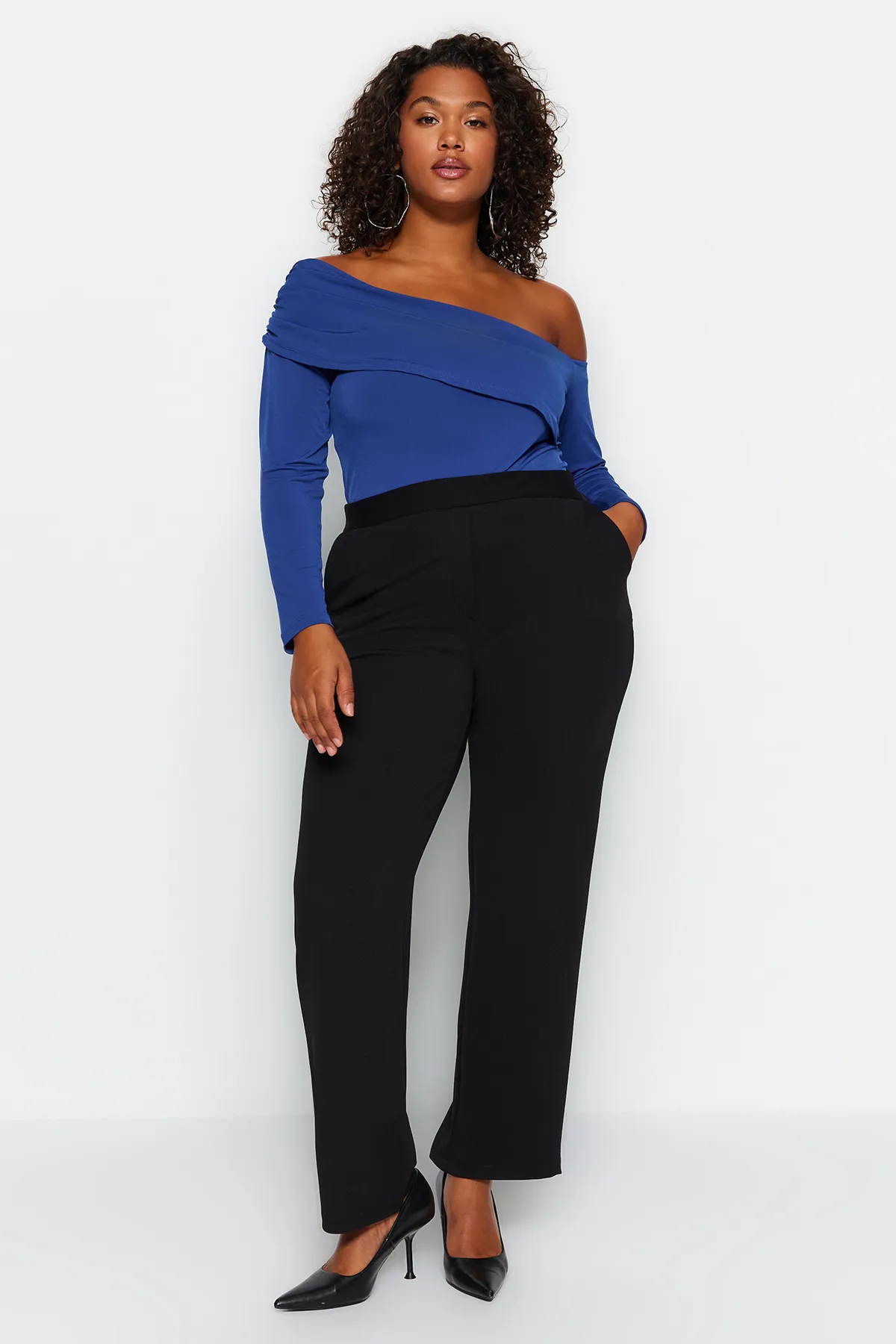 Trendyol Curve  Schwarze Krepp-Strickhose mit hoher Taille TBBAW24AR00008