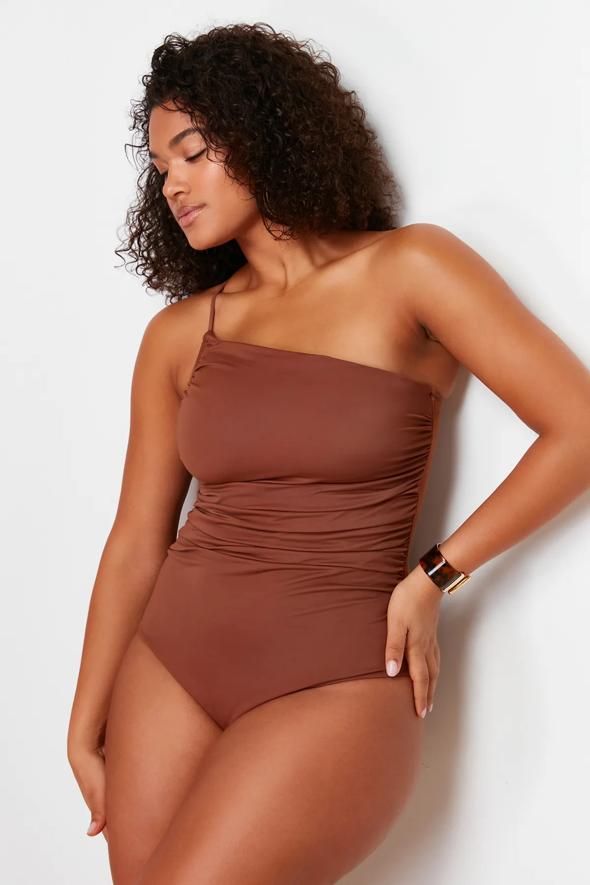 Trendyol Curve  Brauner Badeanzug mit einer Schulter TBBSS24AM00014