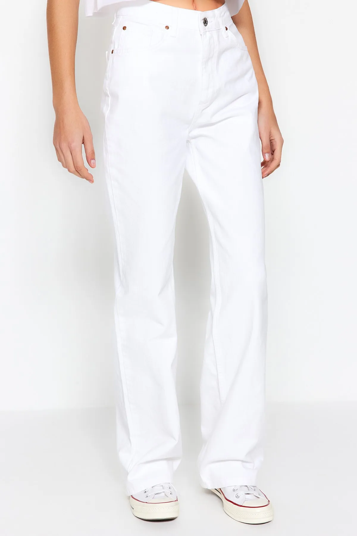 Trendyol Collection  Weiße Jeans mit hoher Taille und weitem Bein TWOSS23JE00233