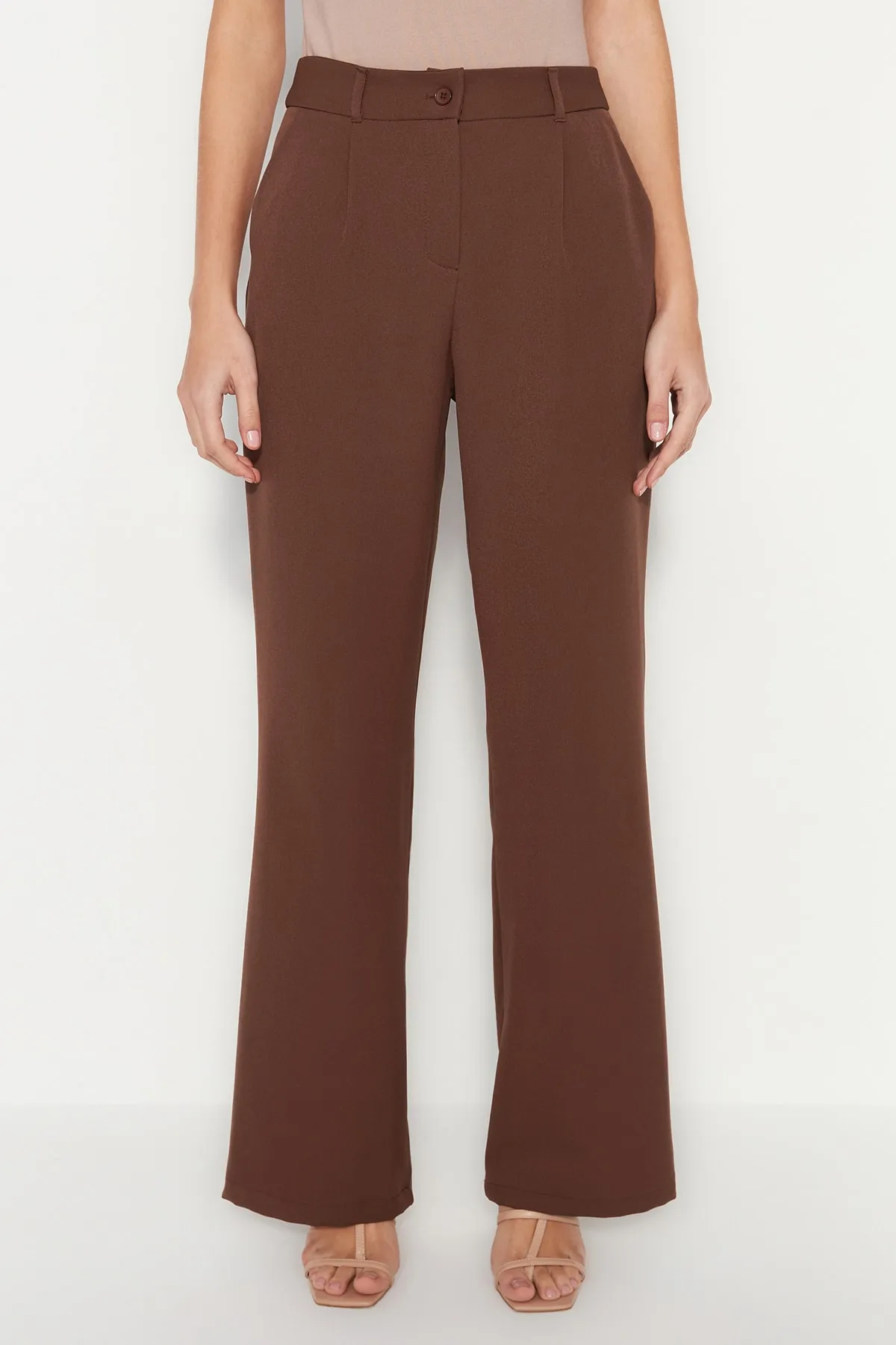 Trendyol Collection  Dunkelbraune, gewebte Hose mit hoher Taille und weitem Bein/Plissee mit weitem Bein TWOAW21PL0076
