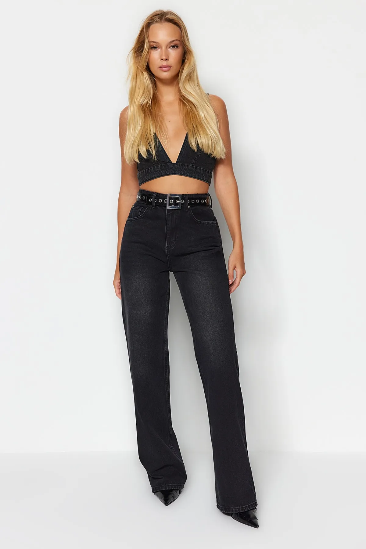 Trendyol Collection  Schwarze Jeans mit hoher Taille und weitem Bein TWOAW24JE00074