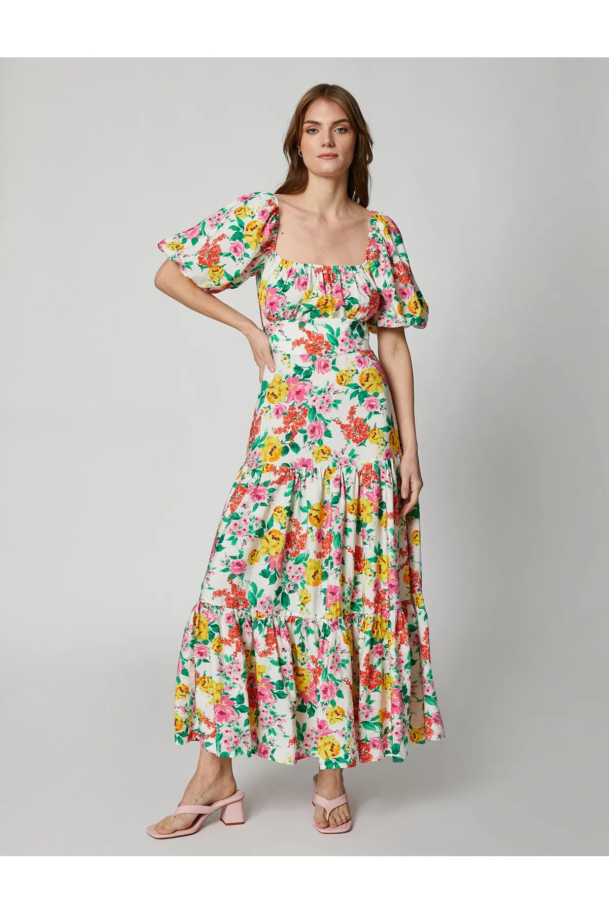 Koton  Langes Damenkleid mit quadratischem Kragen, Ballonärmeln und Blumenmuster 3sak80257ew