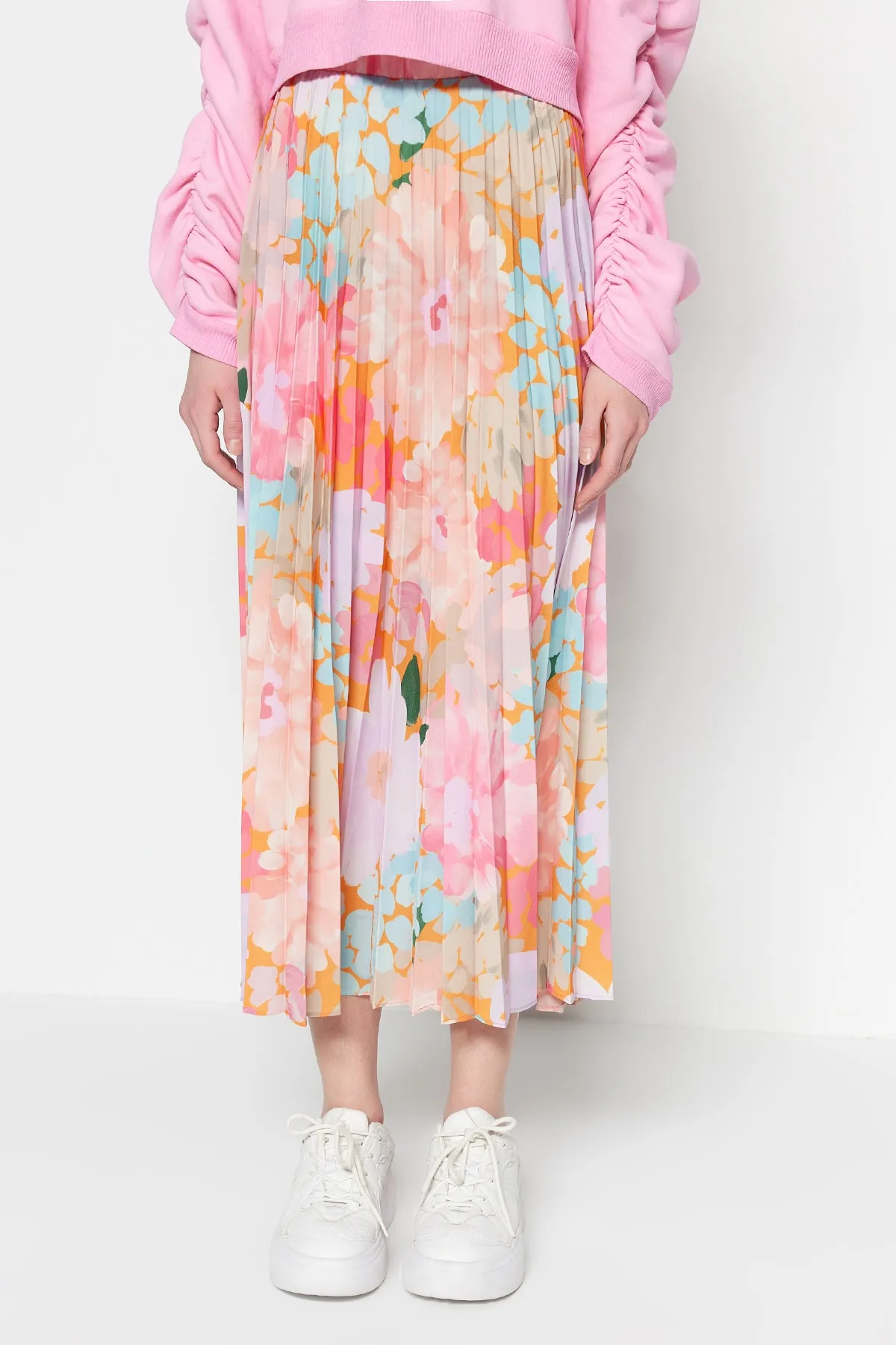 Trendyol Modest  Mehrfarbiger, plissierter Webrock mit Blumenmuster und elastischem Bund TCTSS23EE00018
