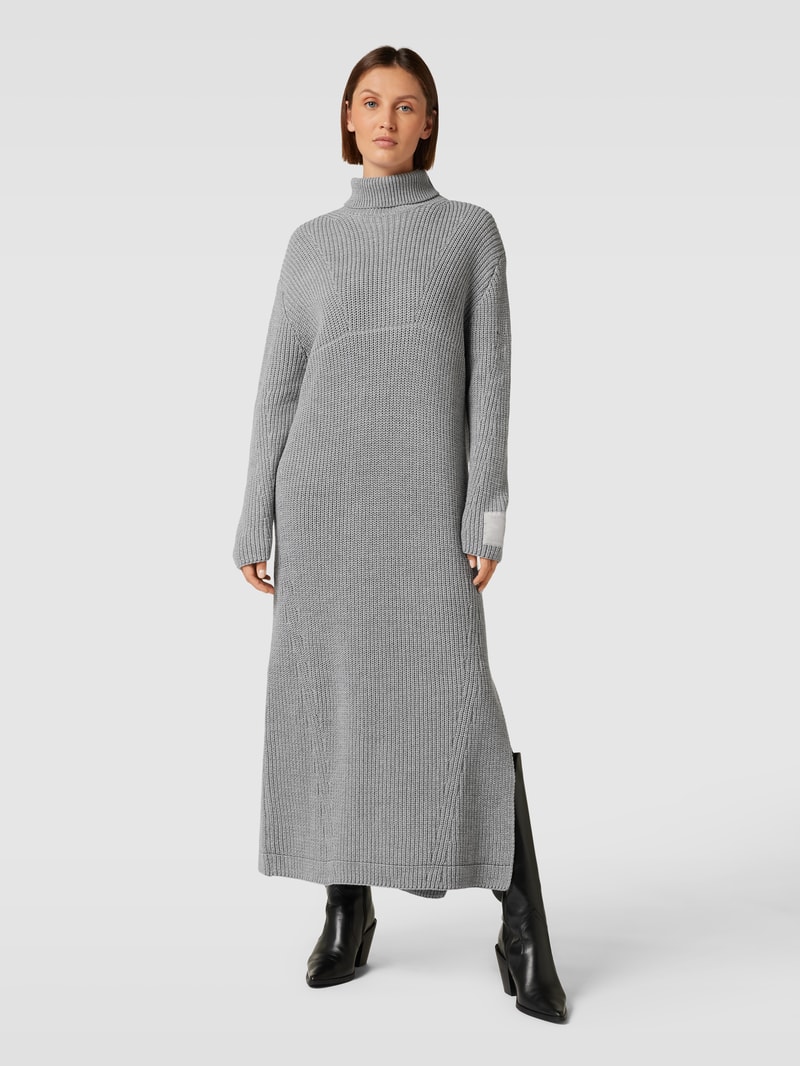 Strickkleid mit Rollkragen in hellgrau