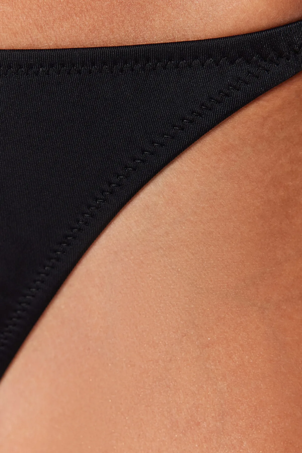 Trendyol Collection  Schwarzes Bikinihöschen zum Binden in normaler Passform TBESS23BA00052