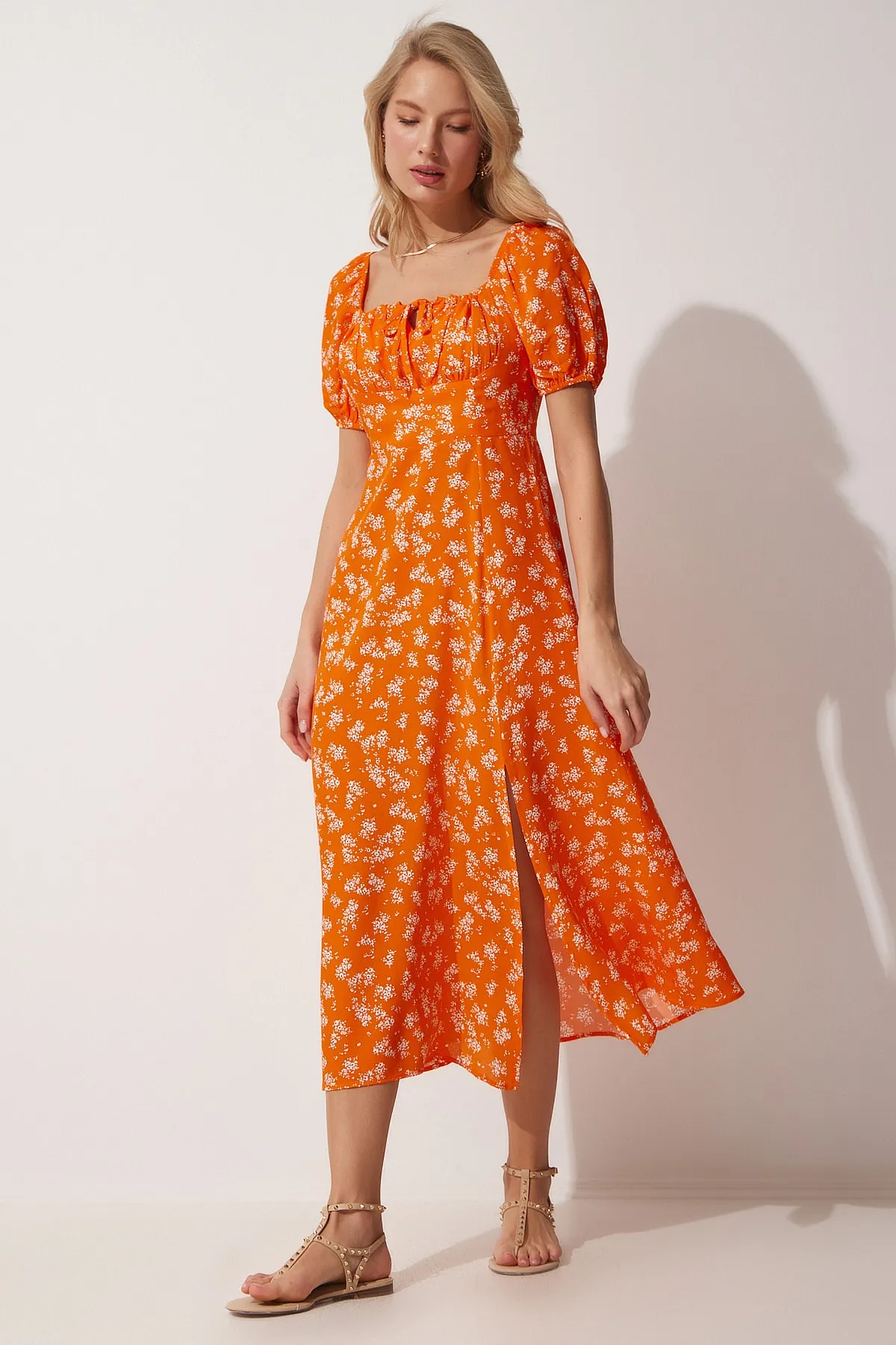 Happiness İstanbul  Orangefarbenes Damen-Sommerkleid aus Viskose mit Carmenkragen und Blumenmuster DD01209
