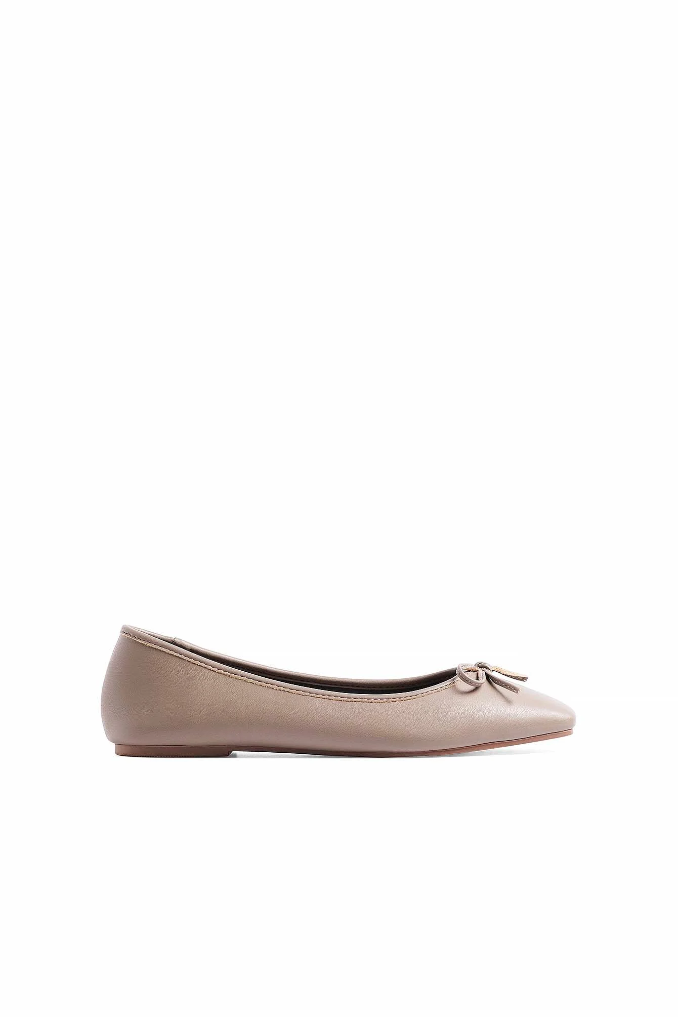 Ballerinas mit quadratischer Spitze