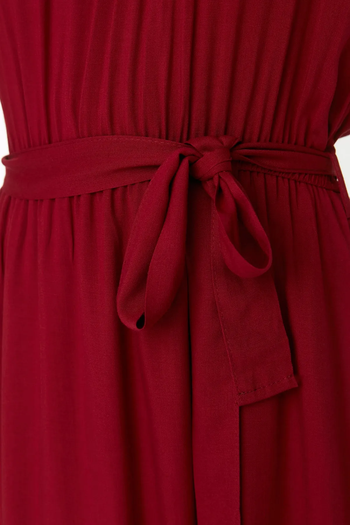 Trendyol Collection  Burgunderrotes Webkleid mit Gürtel TWOSS19EL0155