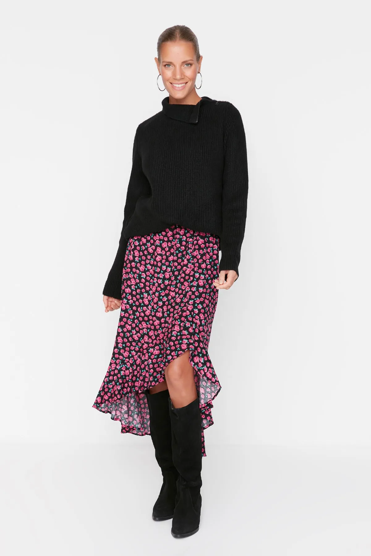 Trendyol Collection  Asymmetrischer, floral gemusterter, gewebter Midi-Rock aus Viskosestoff mit rosa Saum TWOSS20ET0166