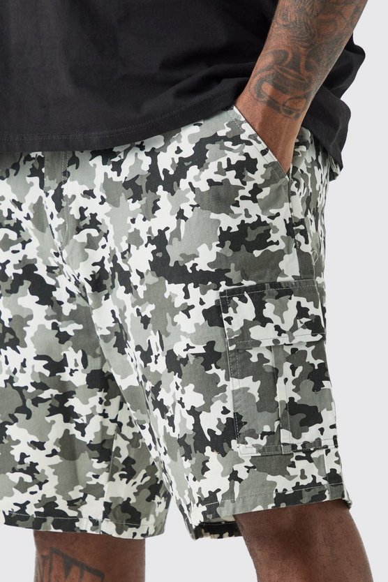 Plus Camouflage Twill Cargo-Shorts