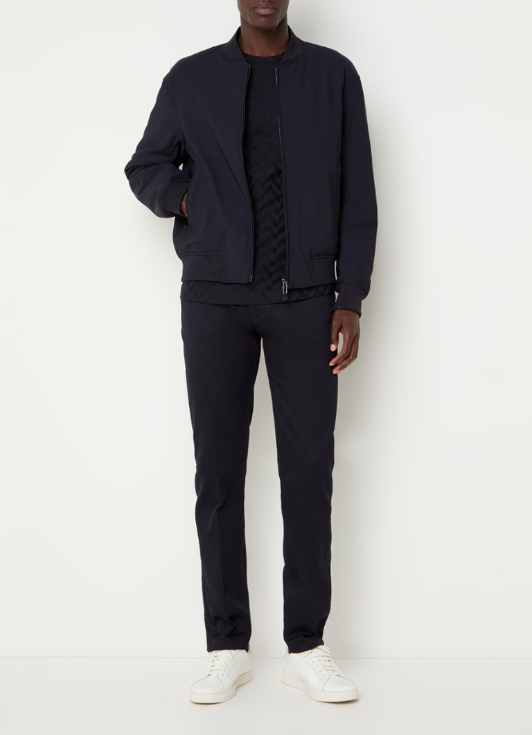 Jaqueta softshell Emporio Armani com bolsos com zíper e gola alta.
