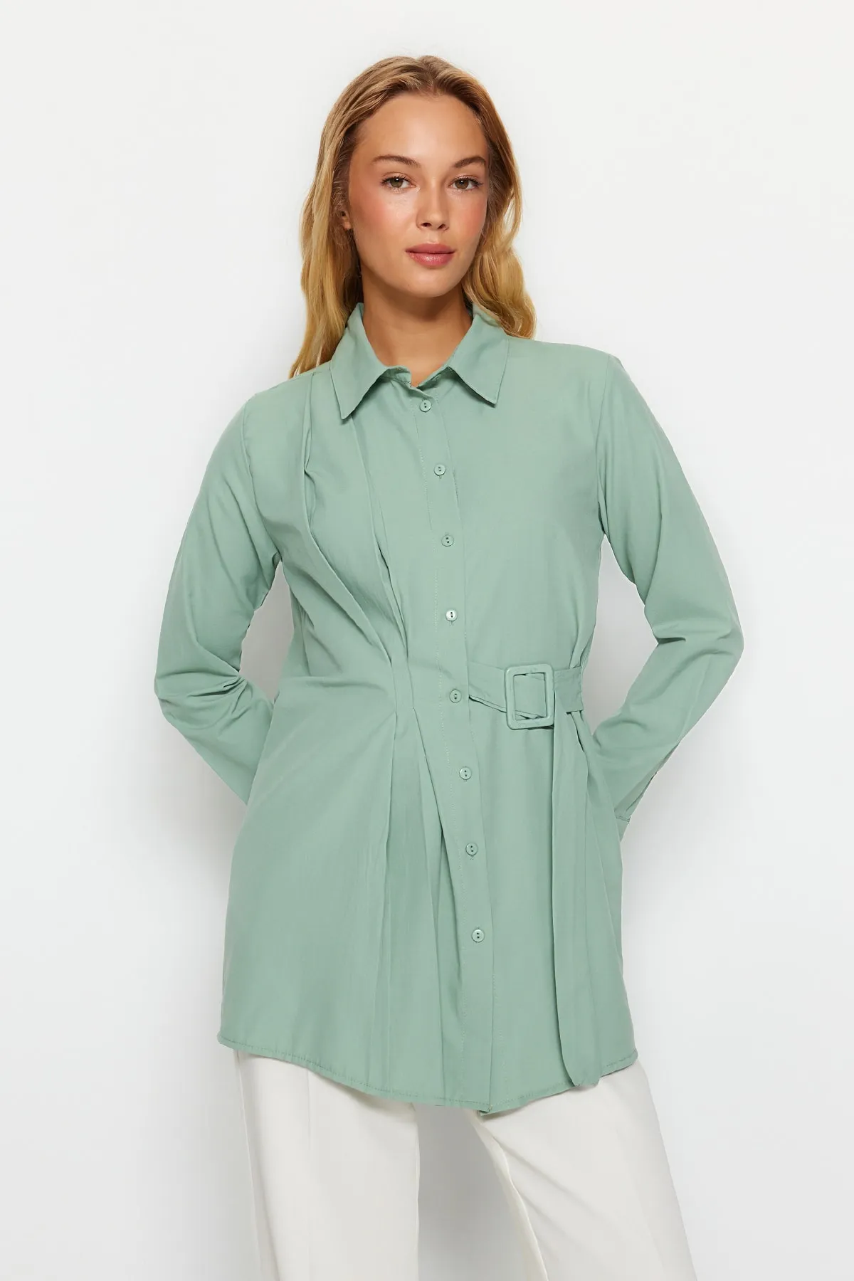 Trendyol Modest  Gewebtes Hemd mit Gürtel in Dunkelmint TCTAW24TG00014
