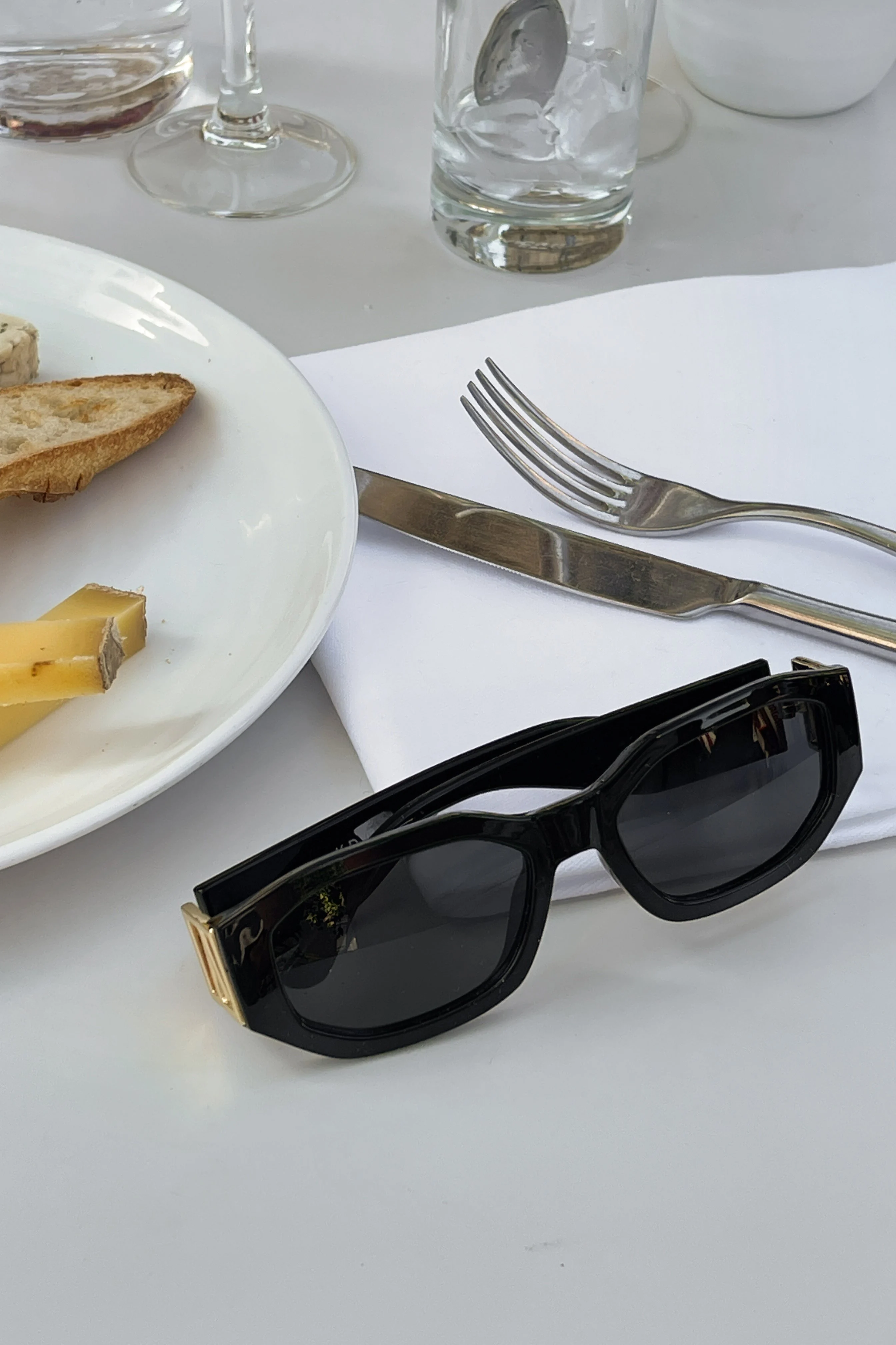 Eckige weite Sonnenbrille