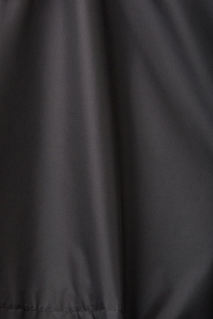 Leichte Regenjacke mit Kapuze