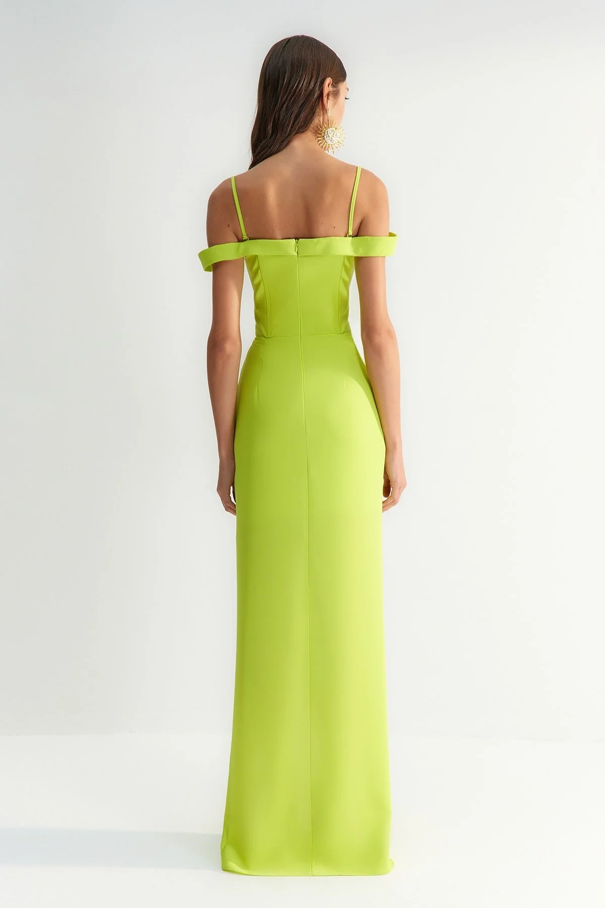 Trendyol Collection  X Zeynep Tosun Hellgrünes Abendkleid und Abschlusskleid mit Volants TCLSS23AE00011