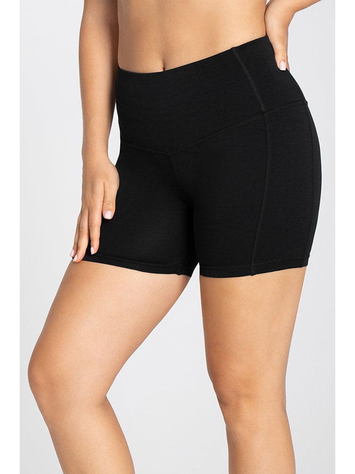 super.natural Trainingsshorts in Schwarz günstig kaufen