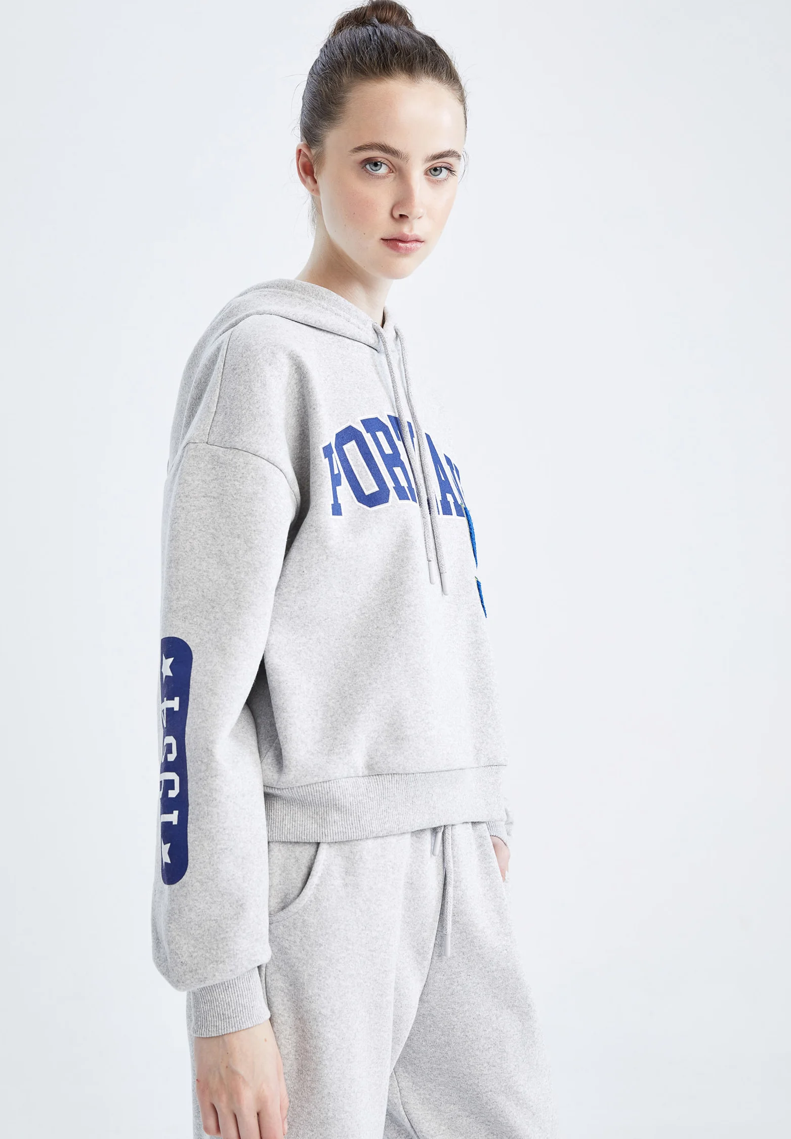 Sudadera con capucha DeFacto REGULAR FIT